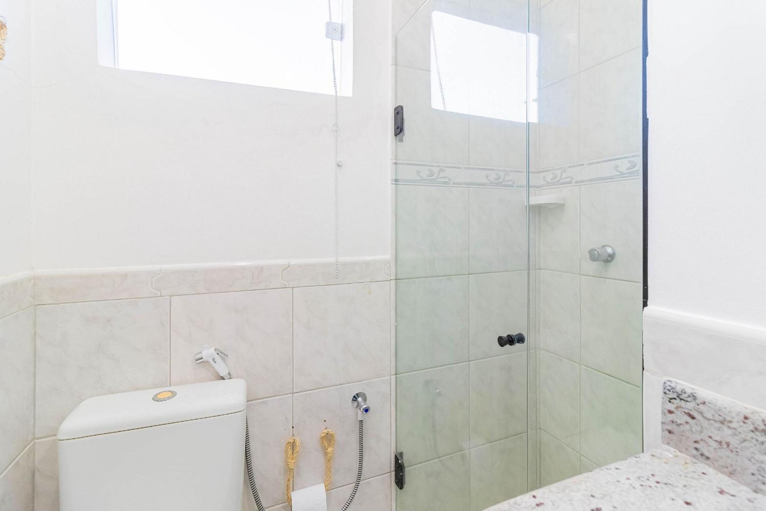 GB46 Maravilhosa Casa com 4 Suítes com Piscina Privativa em Guarajuba