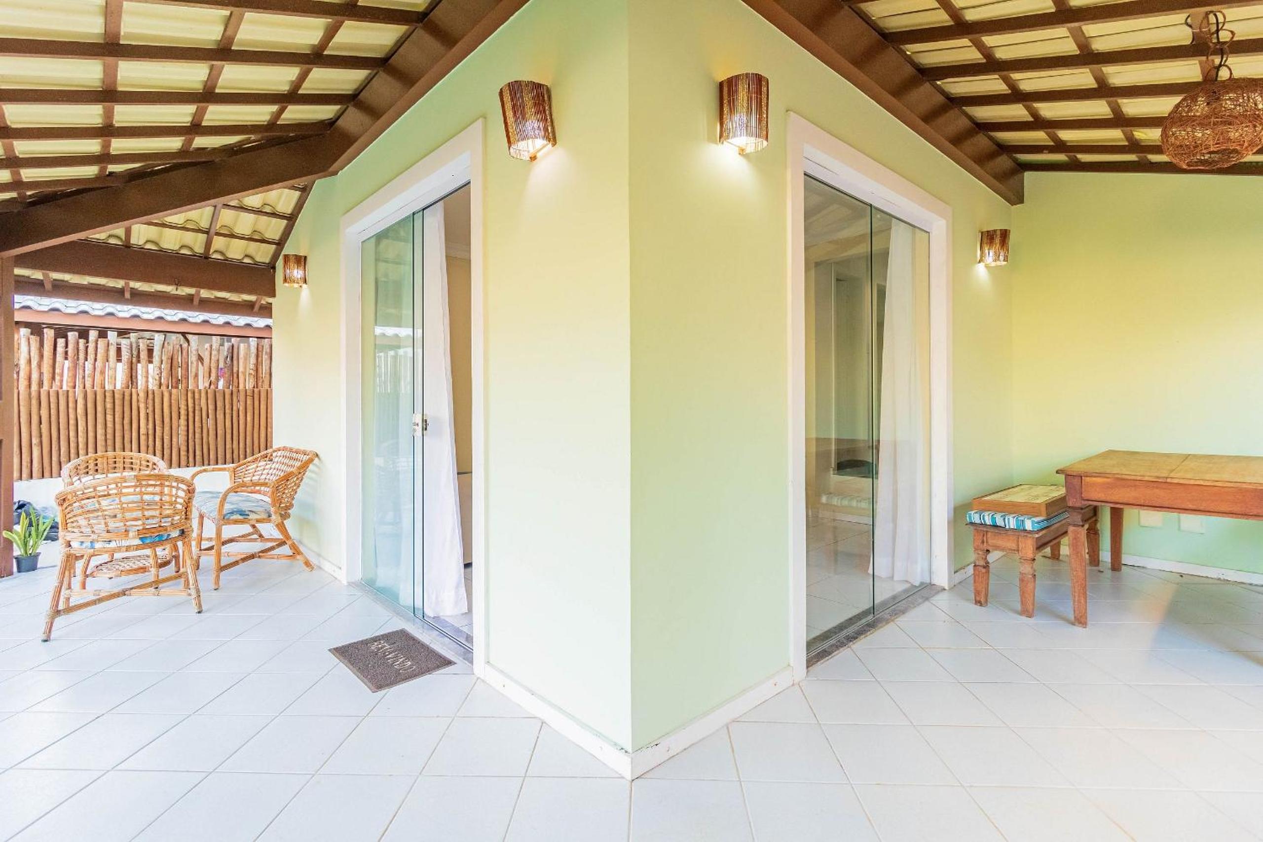 GB46 Maravilhosa Casa com 4 Suítes com Piscina Privativa em Guarajuba