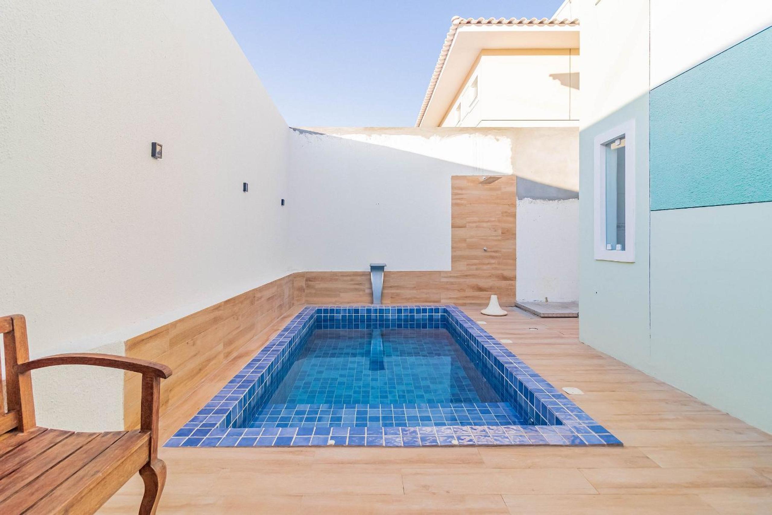 GB46 Maravilhosa Casa com 4 Suítes com Piscina Privativa em Guarajuba