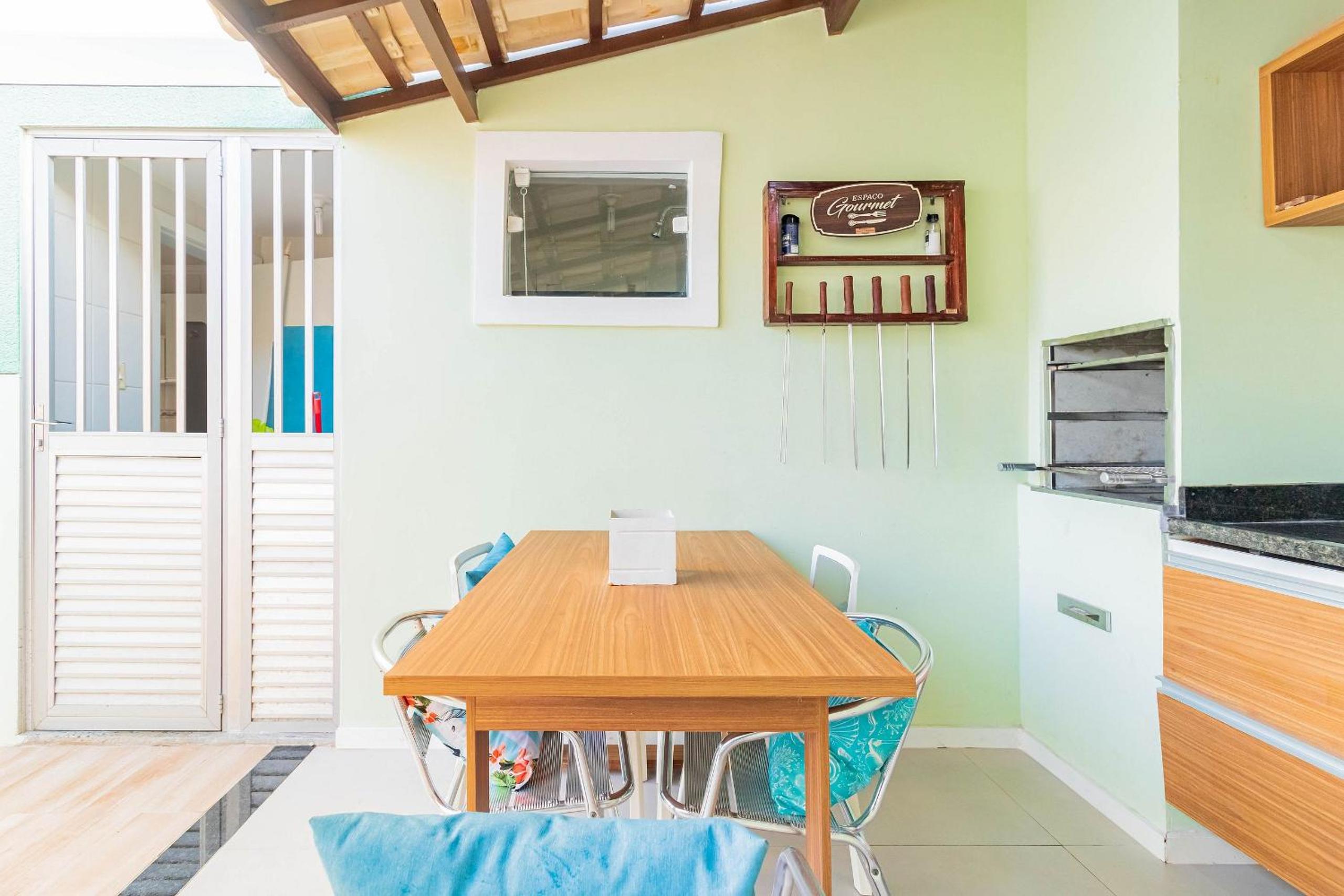 GB46 Maravilhosa Casa com 4 Suítes com Piscina Privativa em Guarajuba
