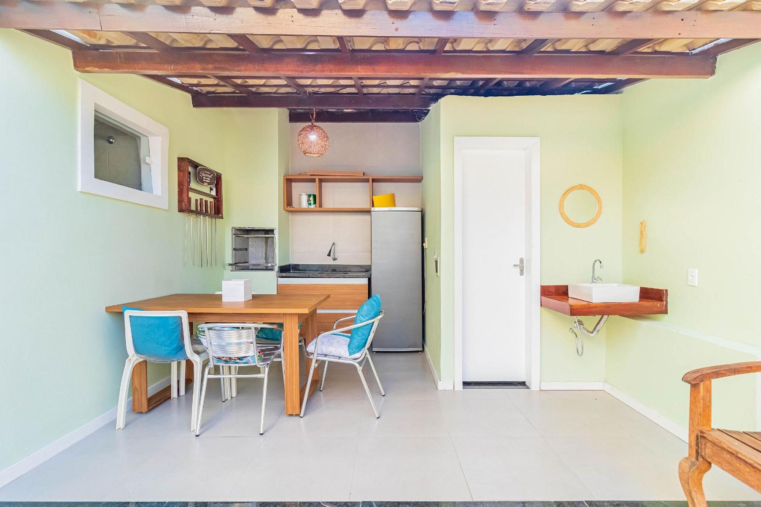 GB46 Maravilhosa Casa com 4 Suítes com Piscina Privativa em Guarajuba