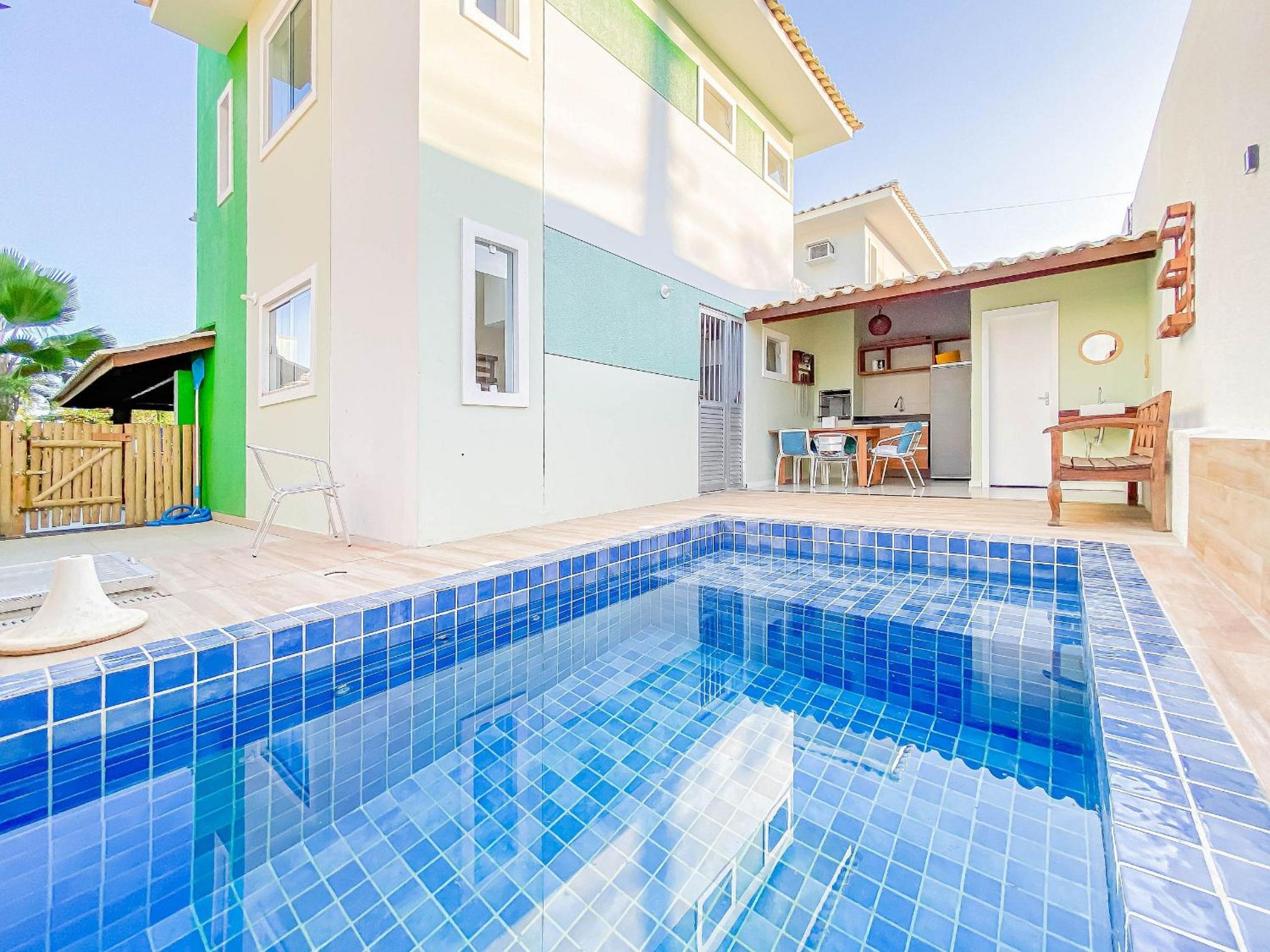 GB46 Maravilhosa Casa com 4 Suítes com Piscina Privativa em Guarajuba