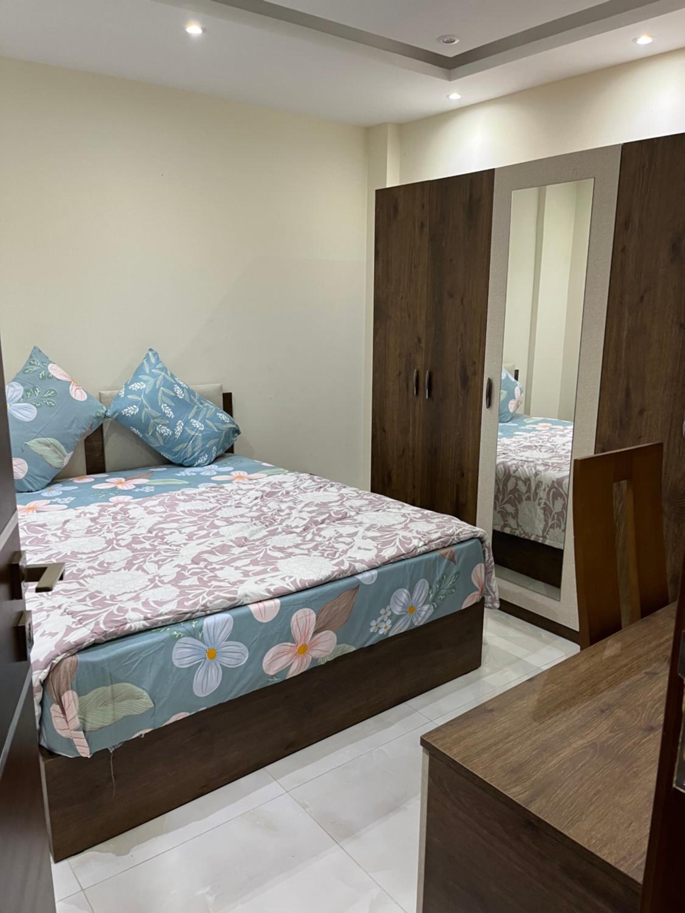 luxury 2 bedroom apartment in Rehab city