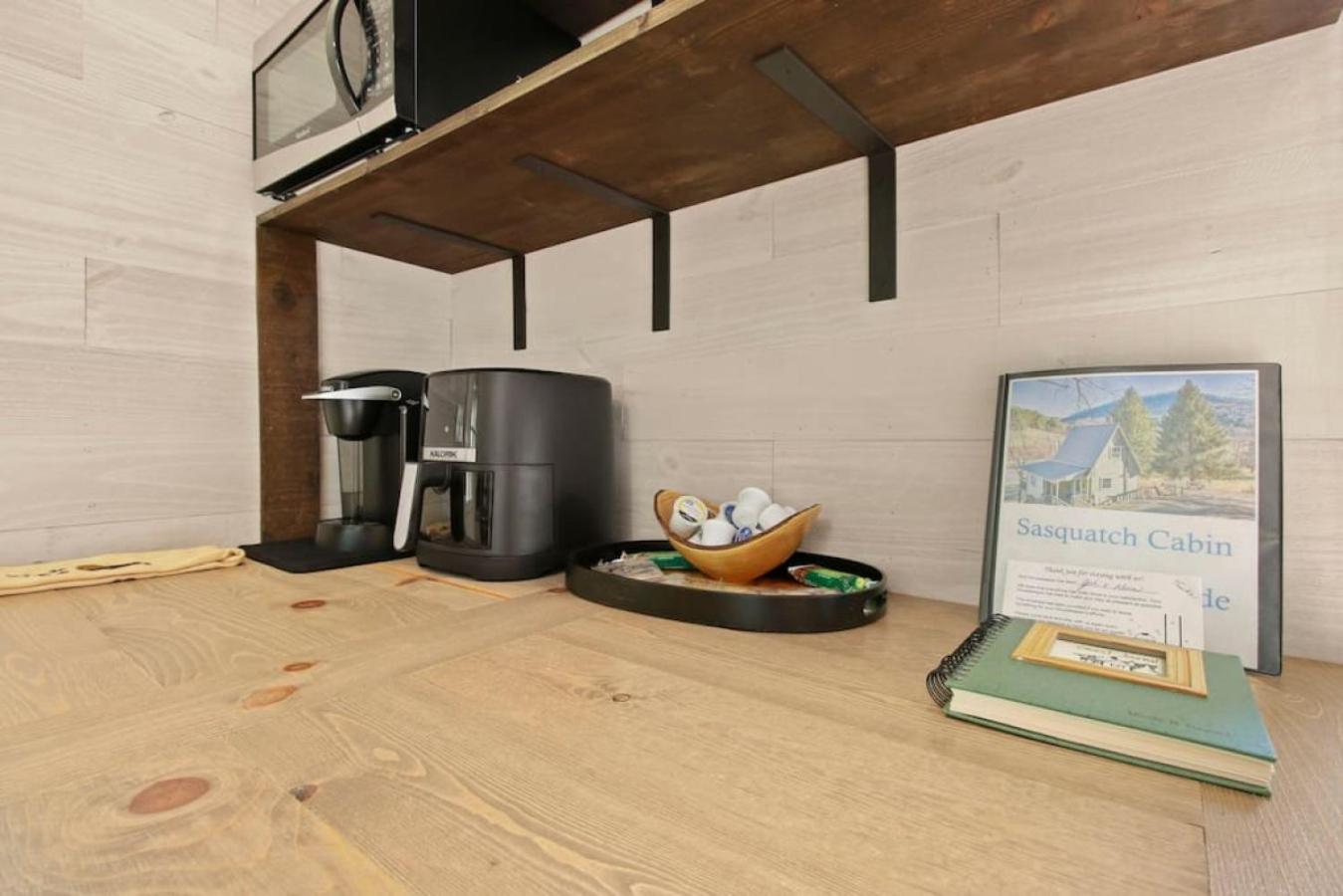 Tranquil Riverfront Living at Sasquatch Cabin!