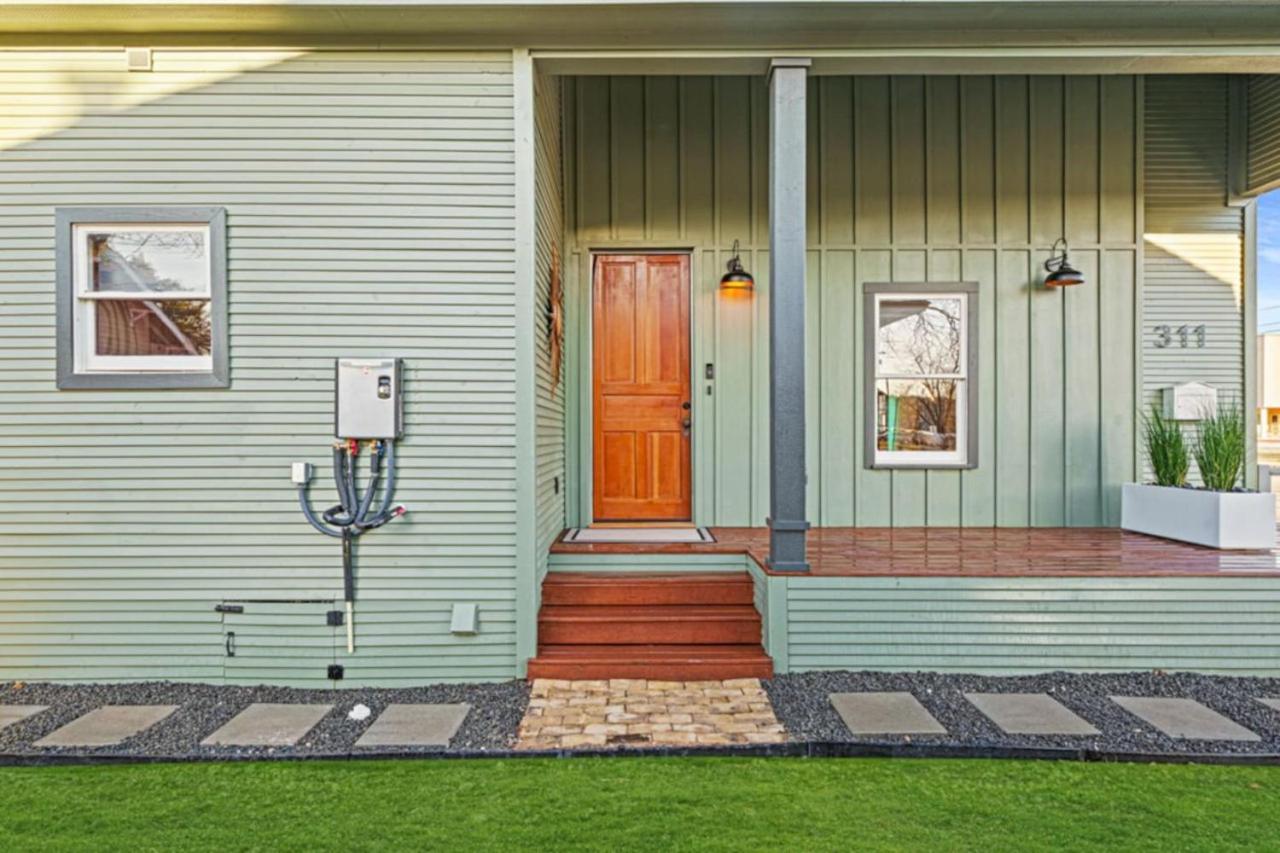 Designer Home, Walk to River view 5