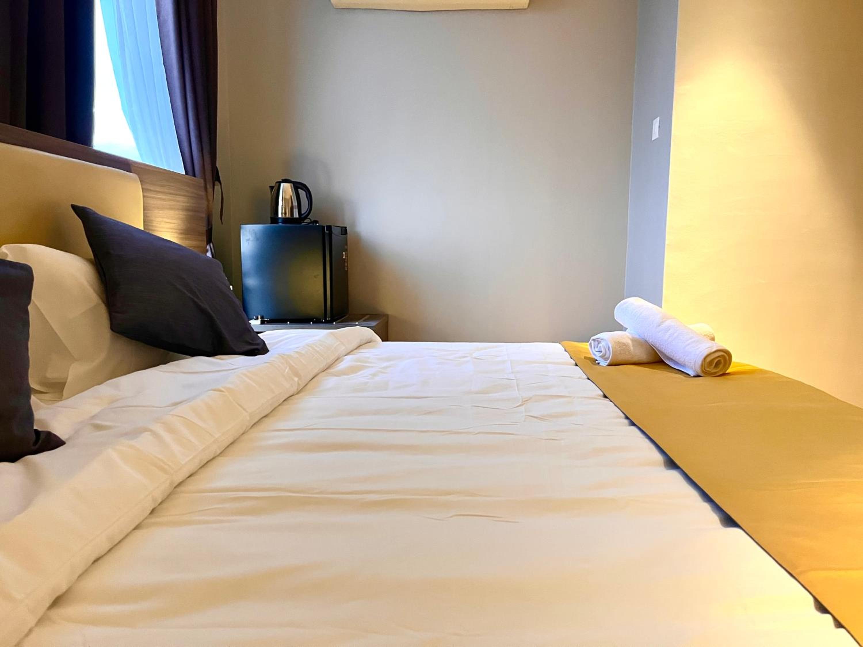 HillLand Suites