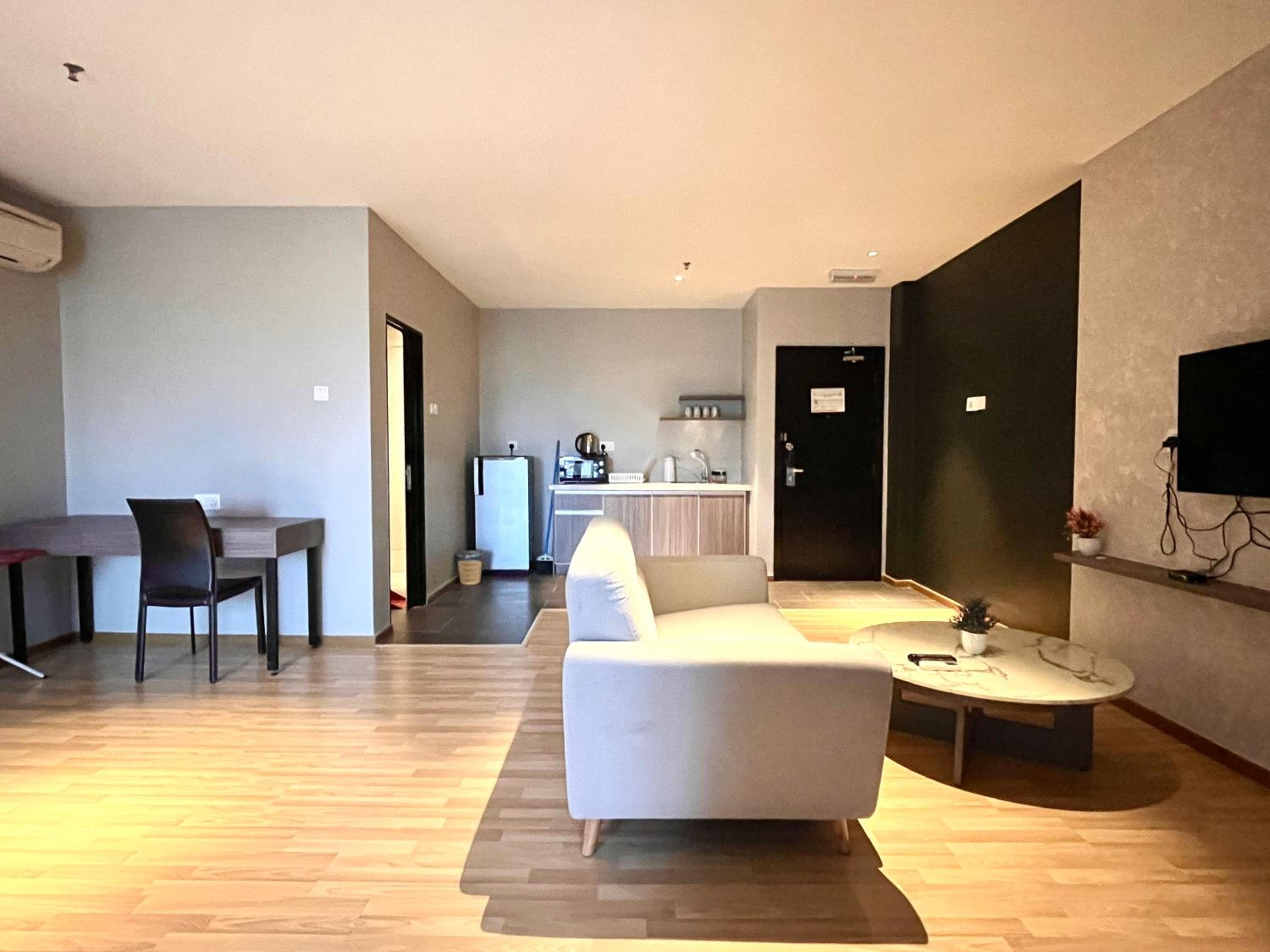 HillLand Suites