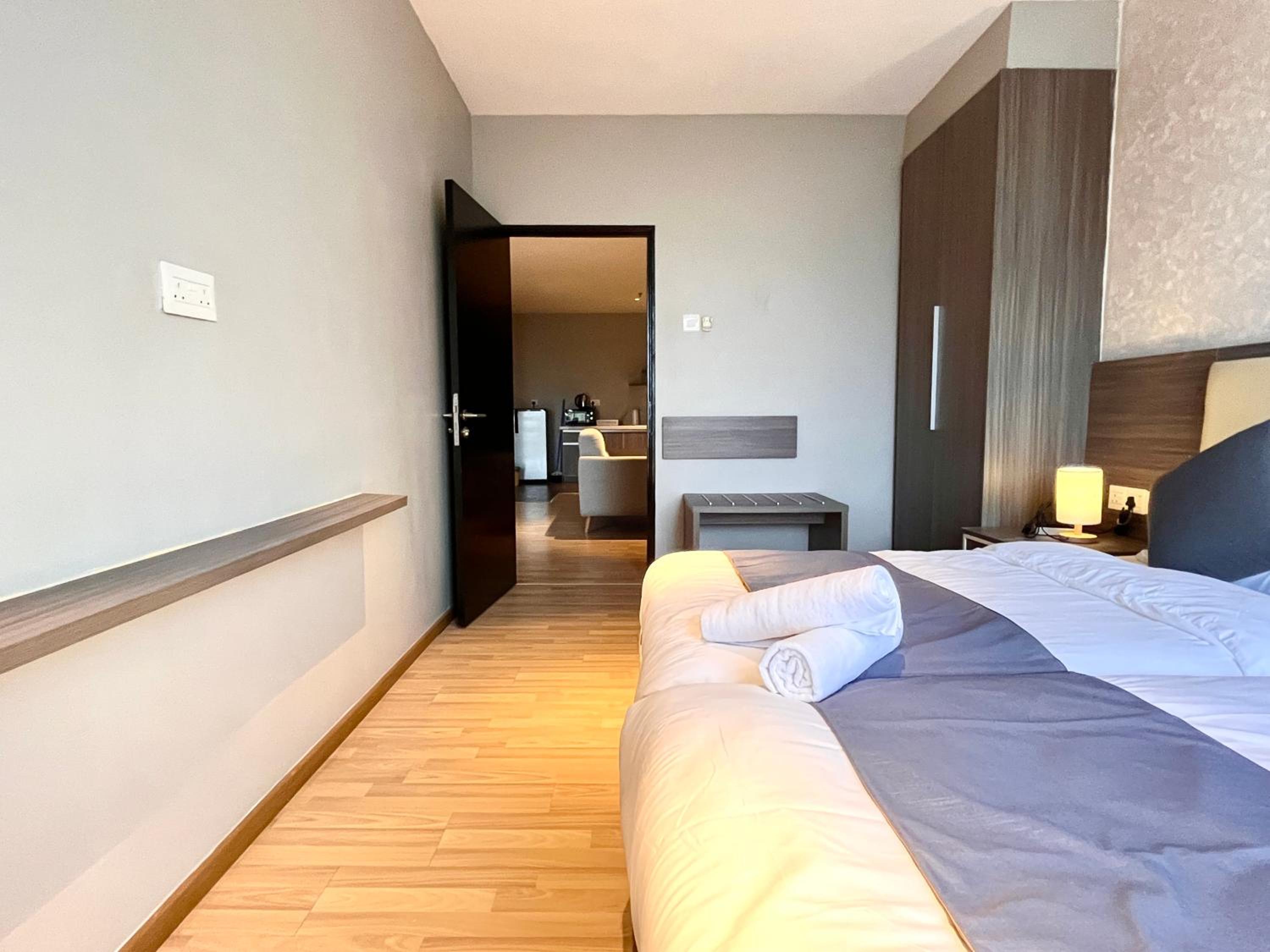 HillLand Suites