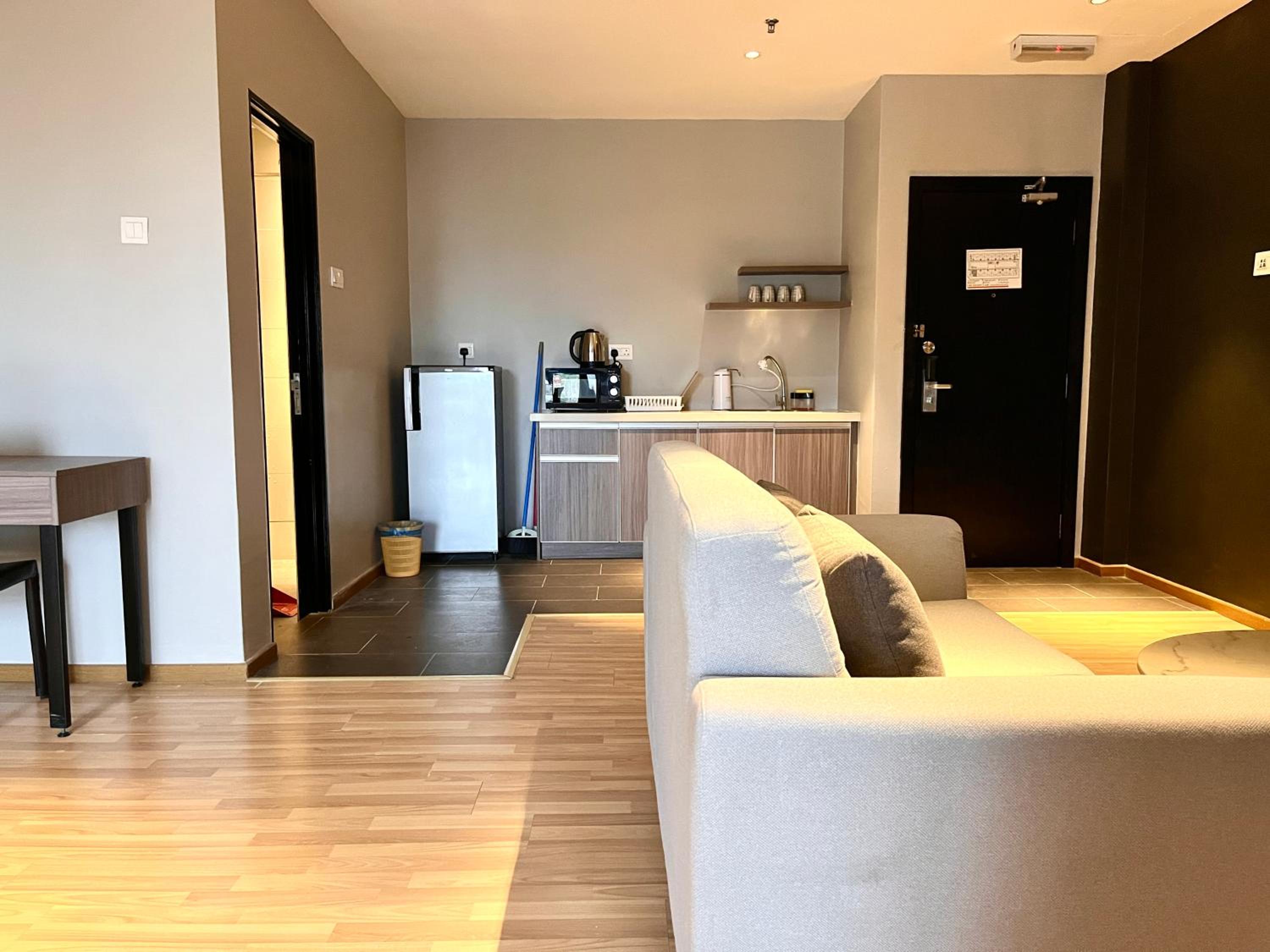 HillLand Suites
