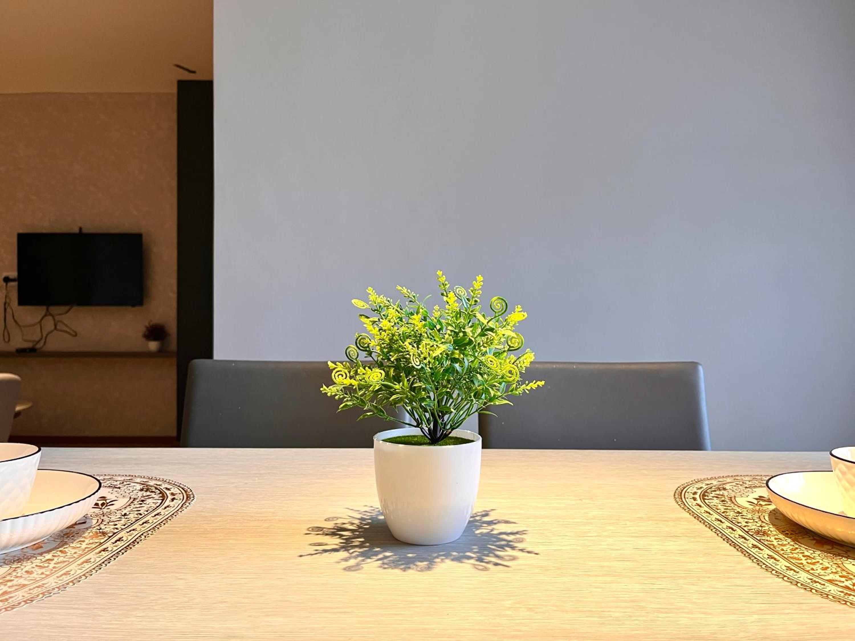HillLand Suites