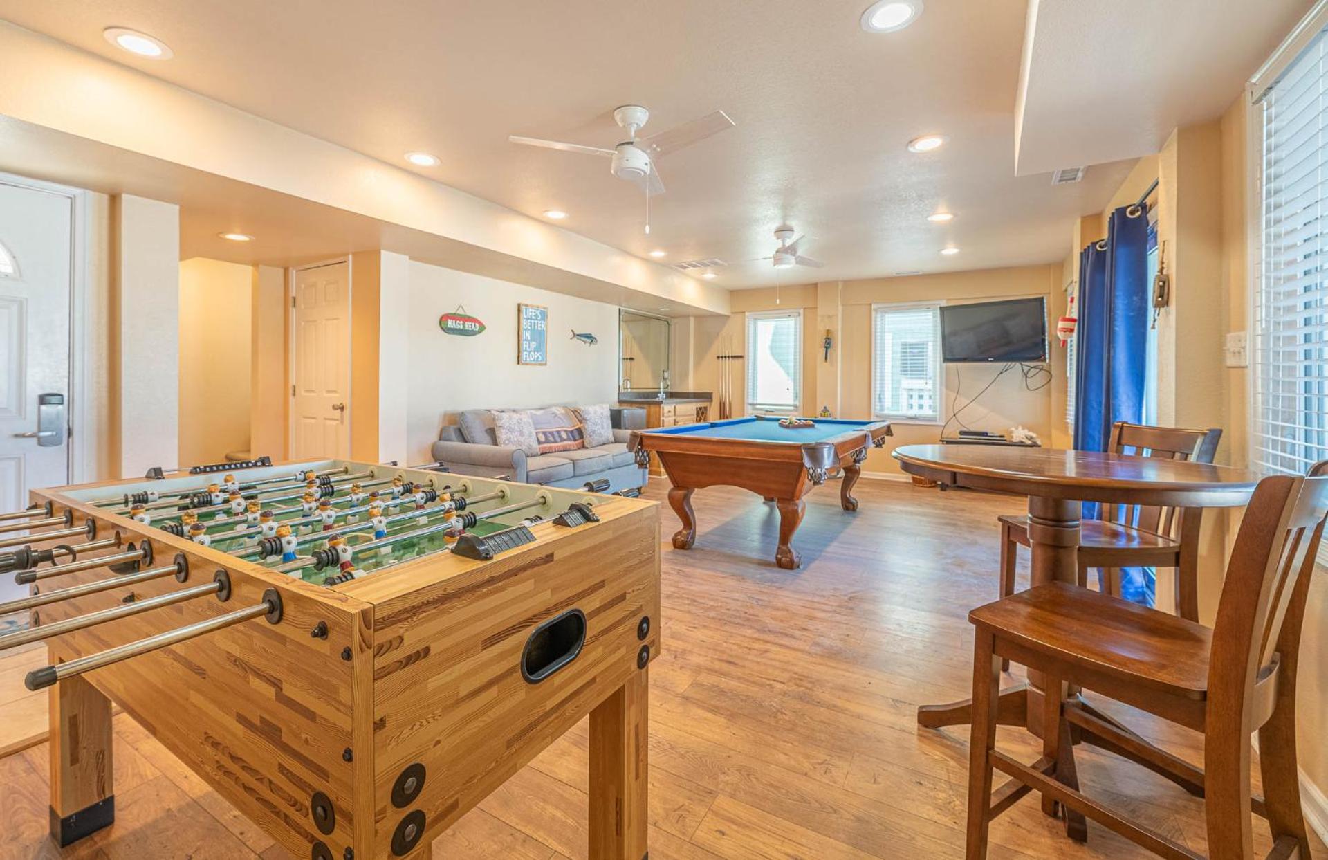 Shorenuff - Nags Head MP 11, Ocean View, Beach 200 Yds, Pool, Hot Tub, Pool Table, YR Flex Stays