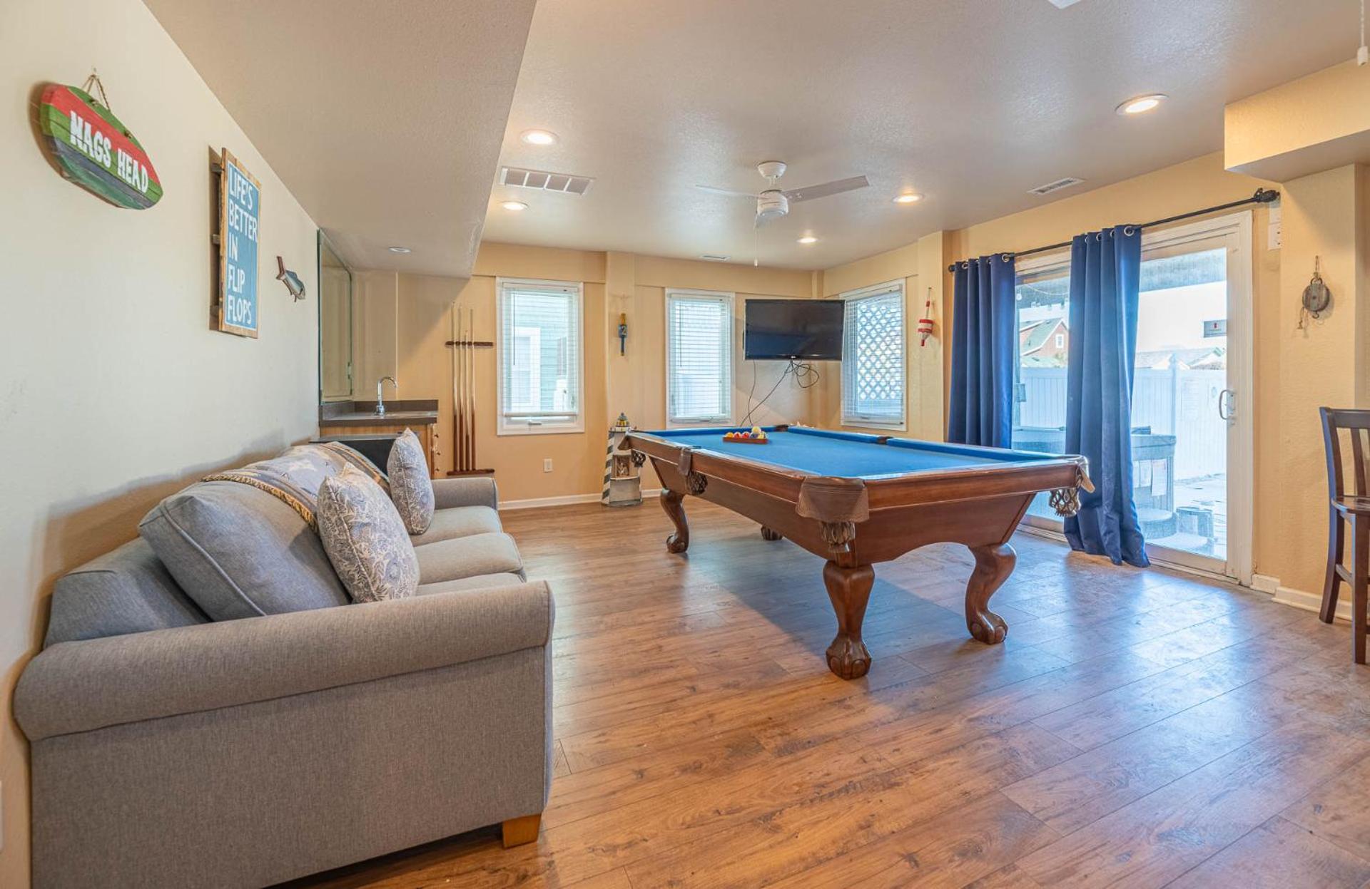 Shorenuff - Nags Head MP 11, Ocean View, Beach 200 Yds, Pool, Hot Tub, Pool Table, YR Flex Stays