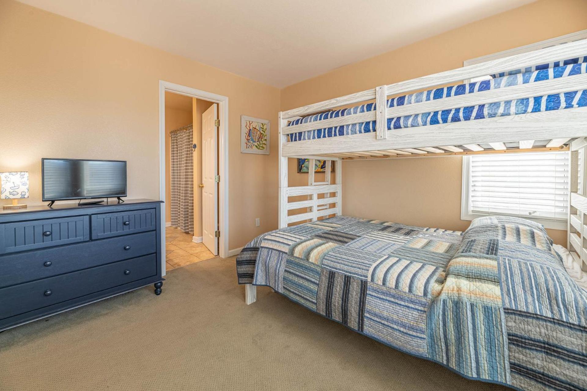 Shorenuff - Nags Head MP 11, Ocean View, Beach 200 Yds, Pool, Hot Tub, Pool Table, YR Flex Stays