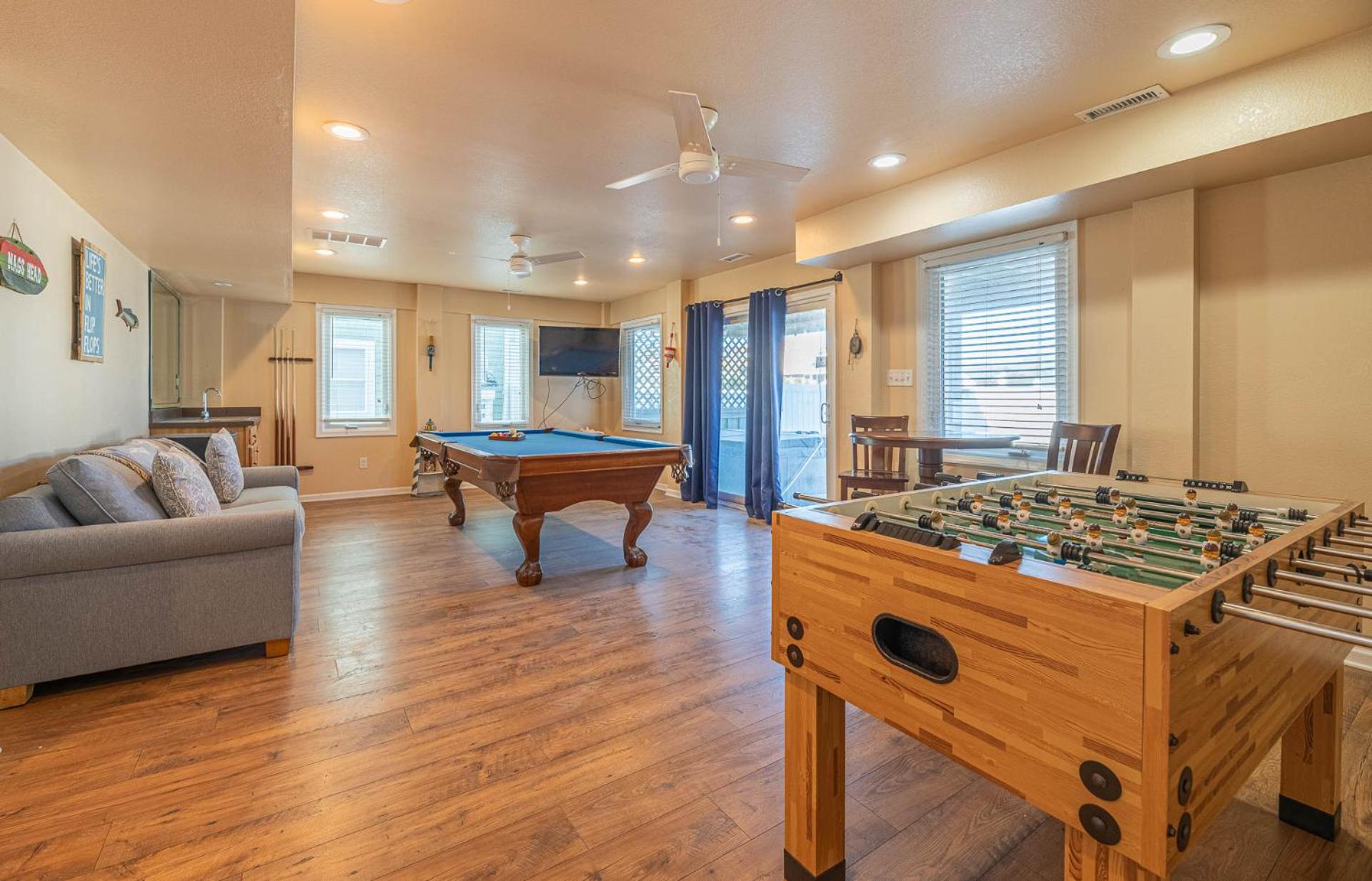 Shorenuff - Nags Head MP 11, Ocean View, Beach 200 Yds, Pool, Hot Tub, Pool Table, YR Flex Stays