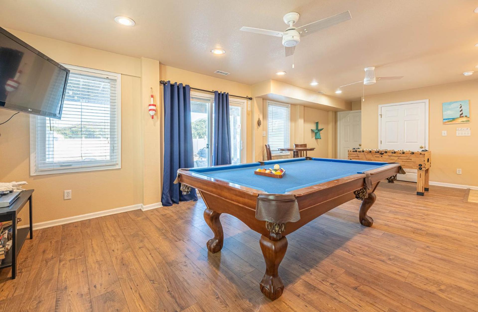 Shorenuff - Nags Head MP 11, Ocean View, Beach 200 Yds, Pool, Hot Tub, Pool Table, YR Flex Stays