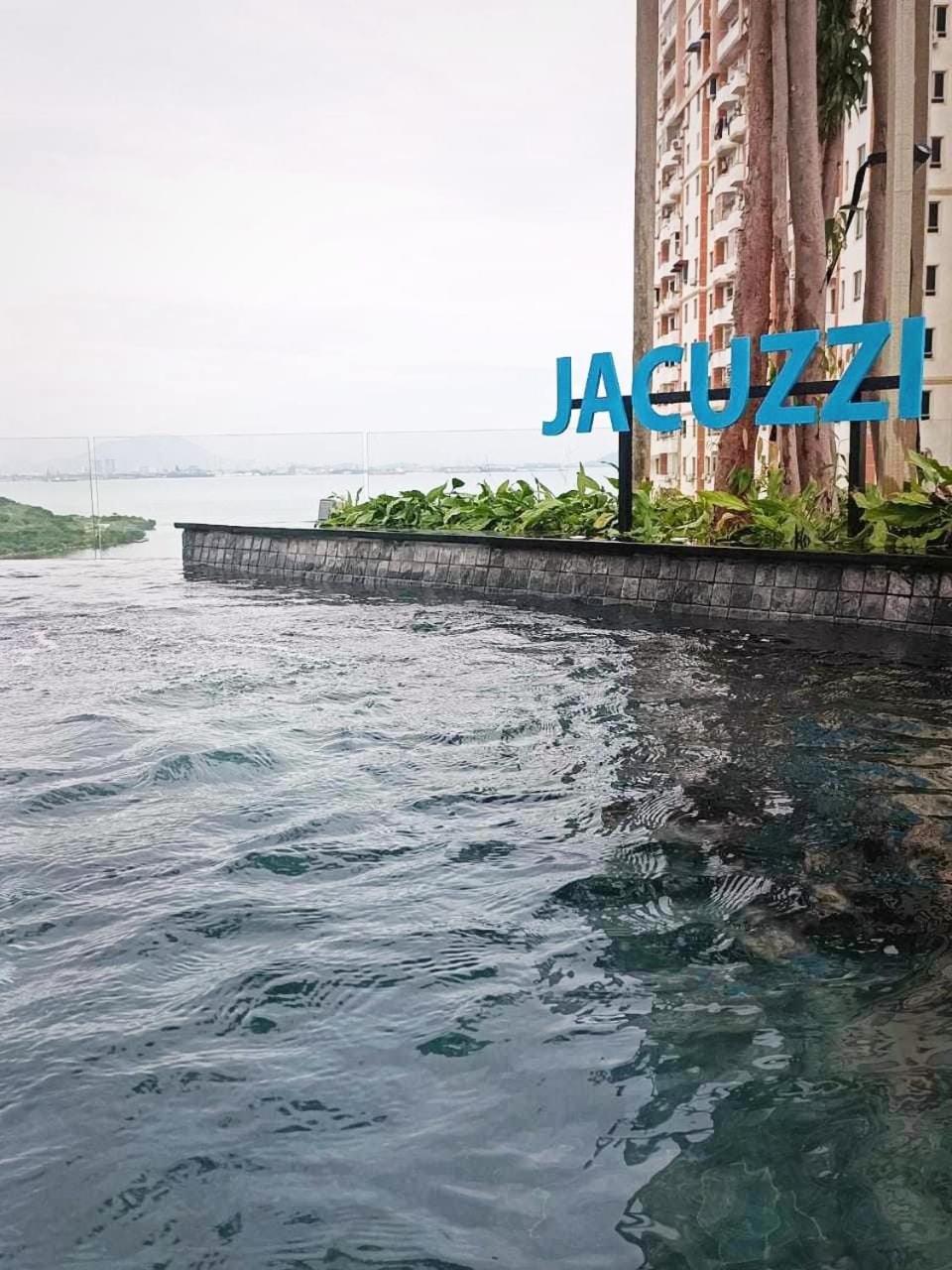 Romantic Sea View Room @ Urban Suites, Jelutong