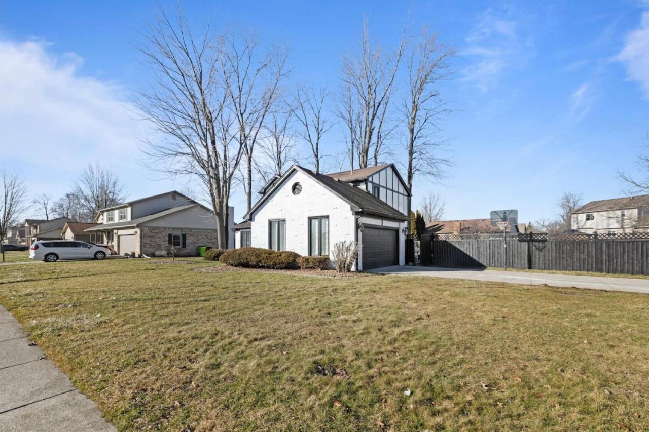 Elegant Oasis 4 Bedroom Home Away from Home view 2