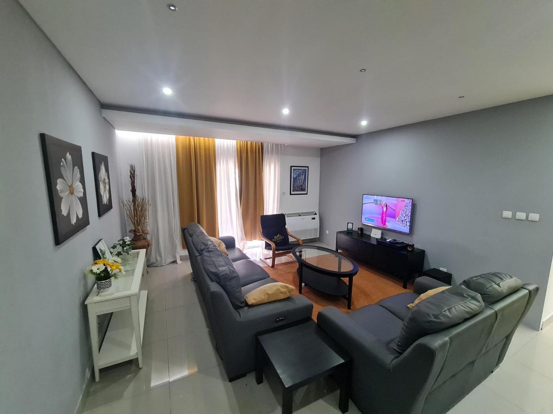 Immaculate 3-Bed Apartment in Kilamba luanda