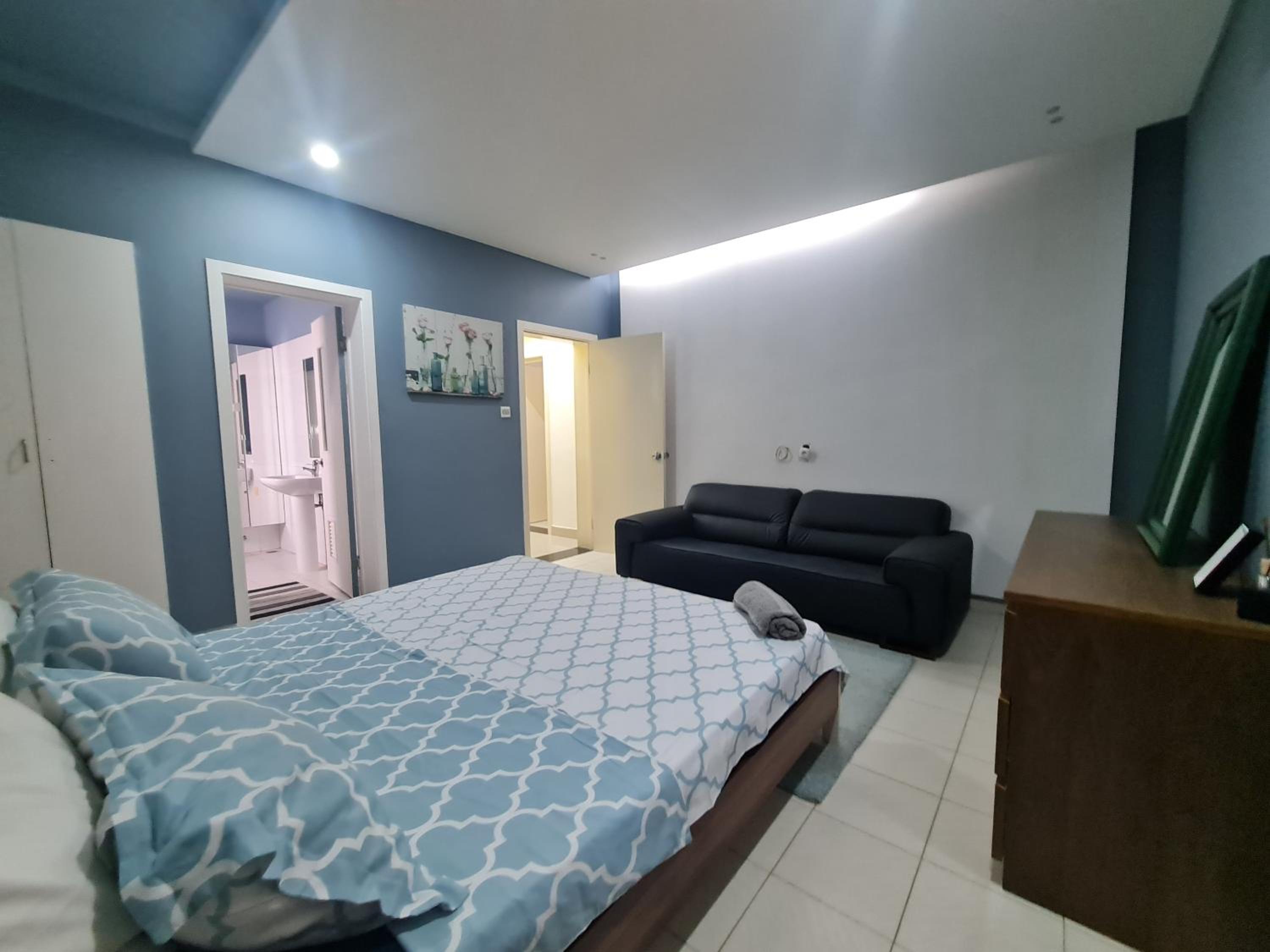 Immaculate 3-Bed Apartment in Kilamba luanda