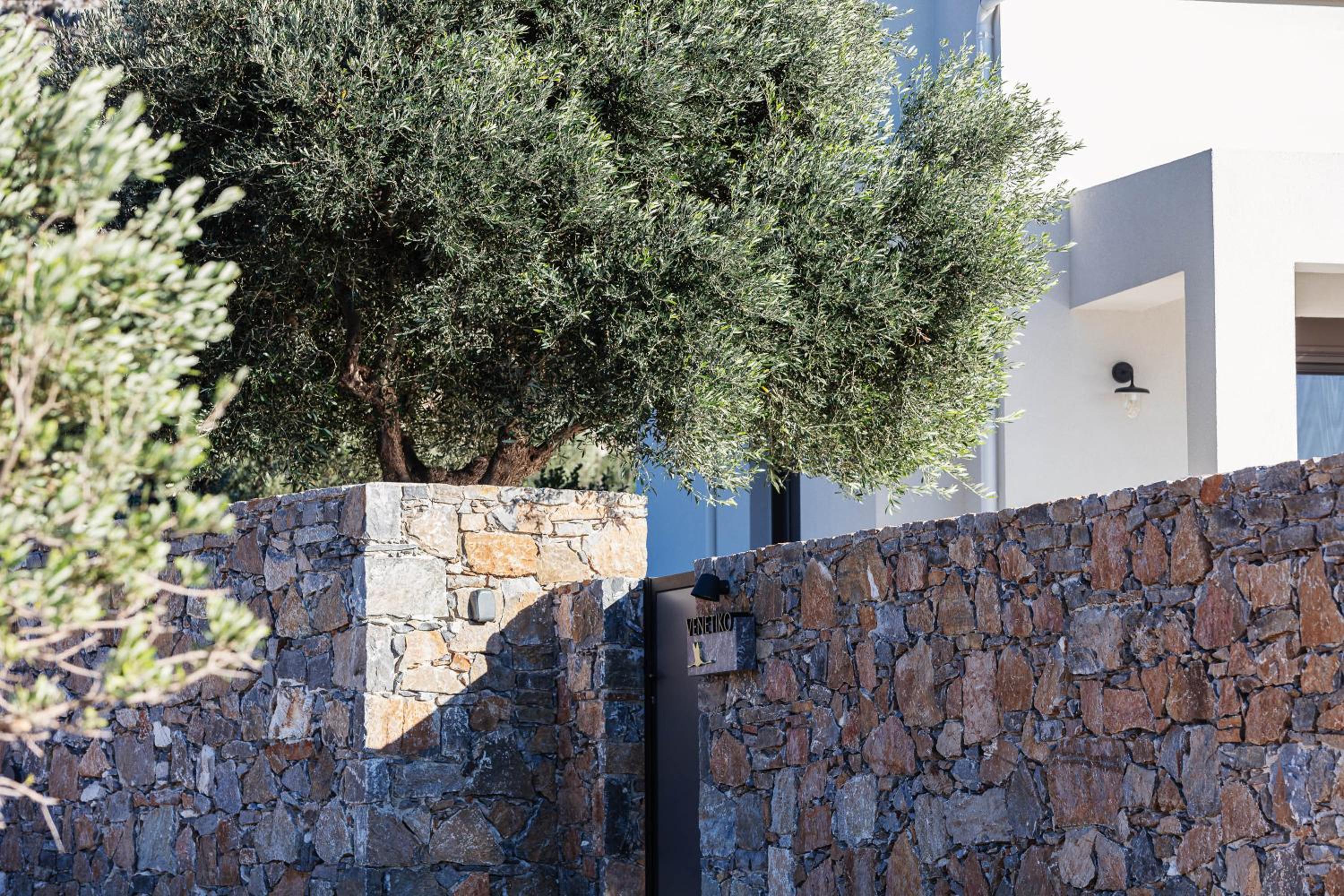 Villa Venetiko - Refined Minimalist Villa with Sunset Bliss by etouri