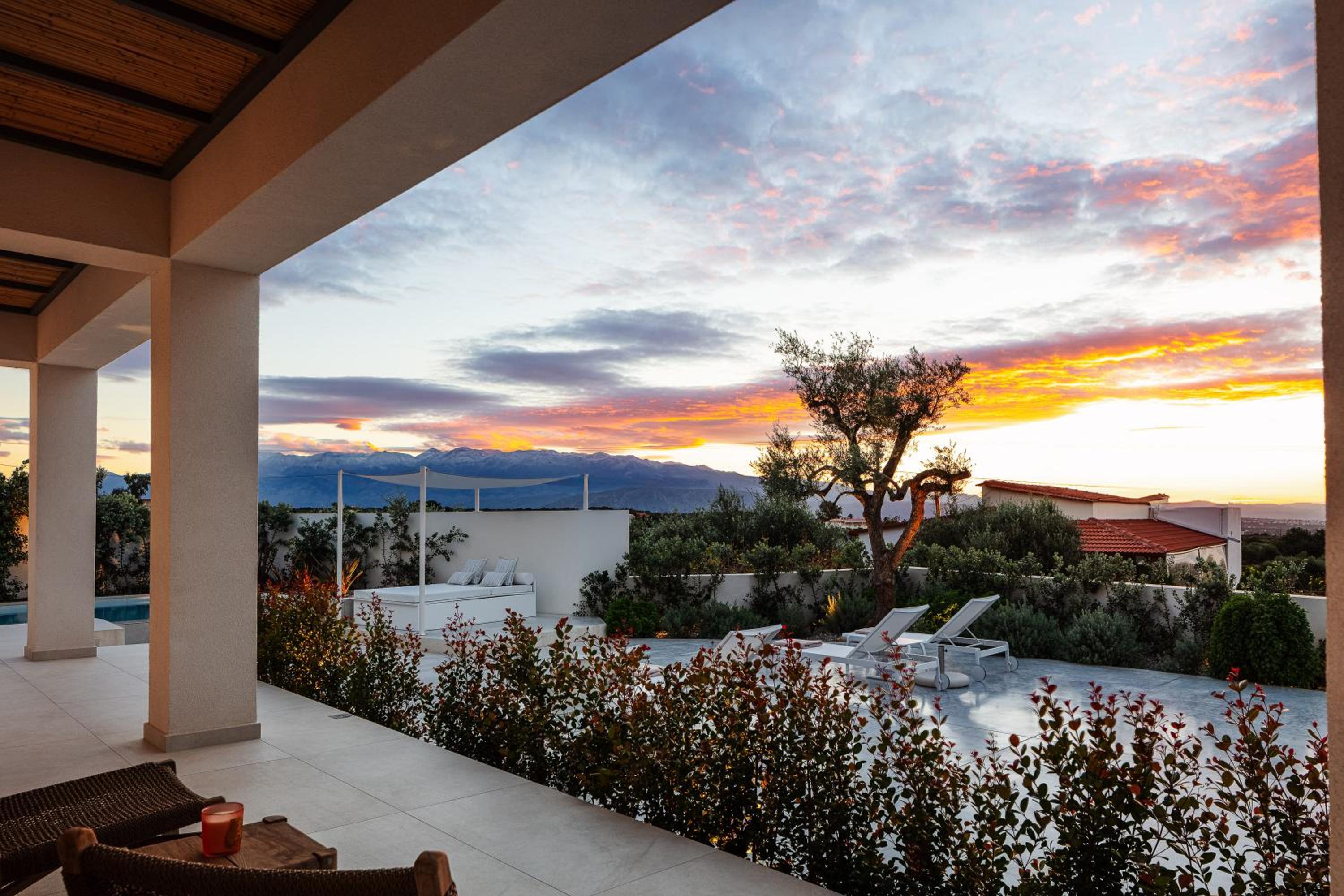 Villa Venetiko - Refined Minimalist Villa with Sunset Bliss by etouri