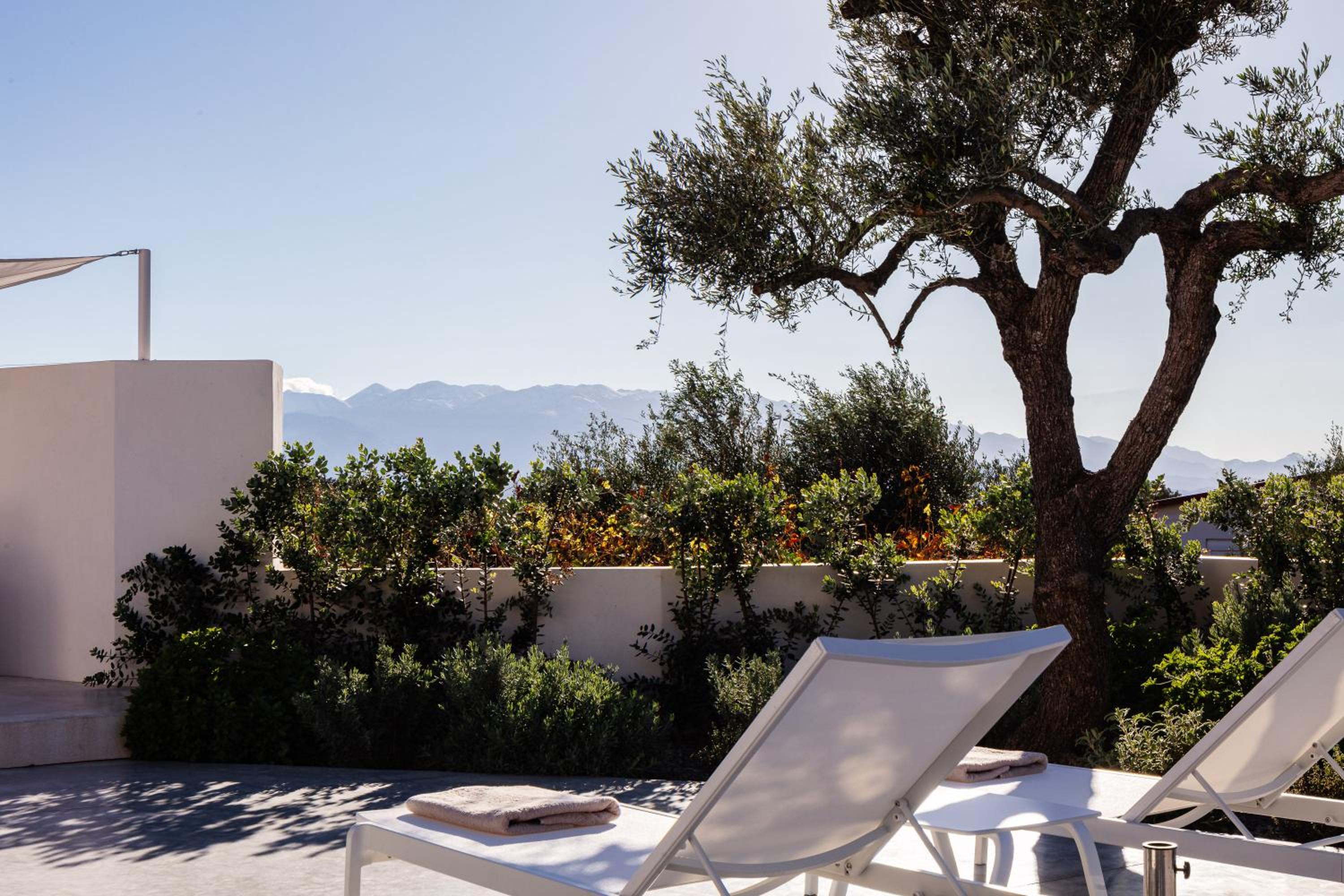 Villa Venetiko - Refined Minimalist Villa with Sunset Bliss by etouri