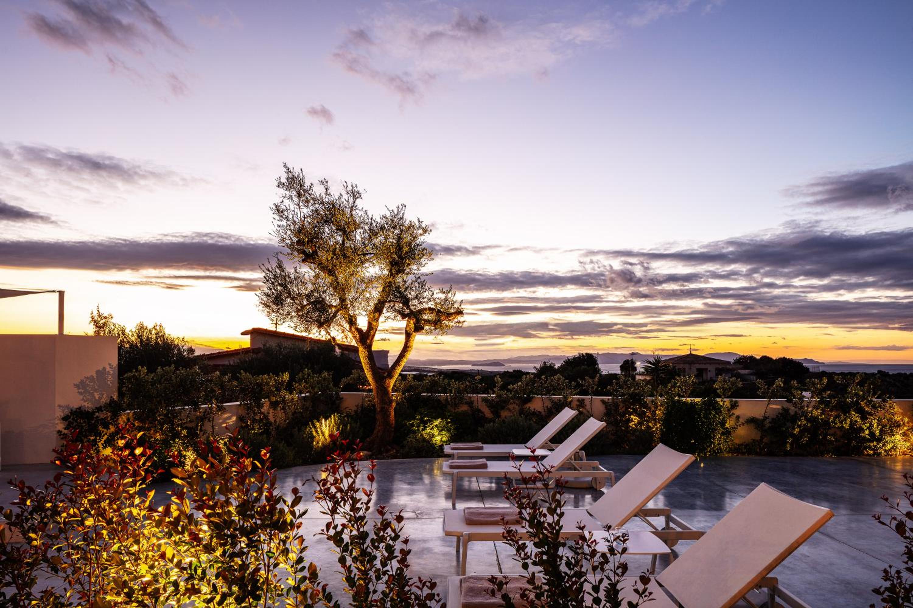 Villa Venetiko - Refined Minimalist Villa with Sunset Bliss by etouri