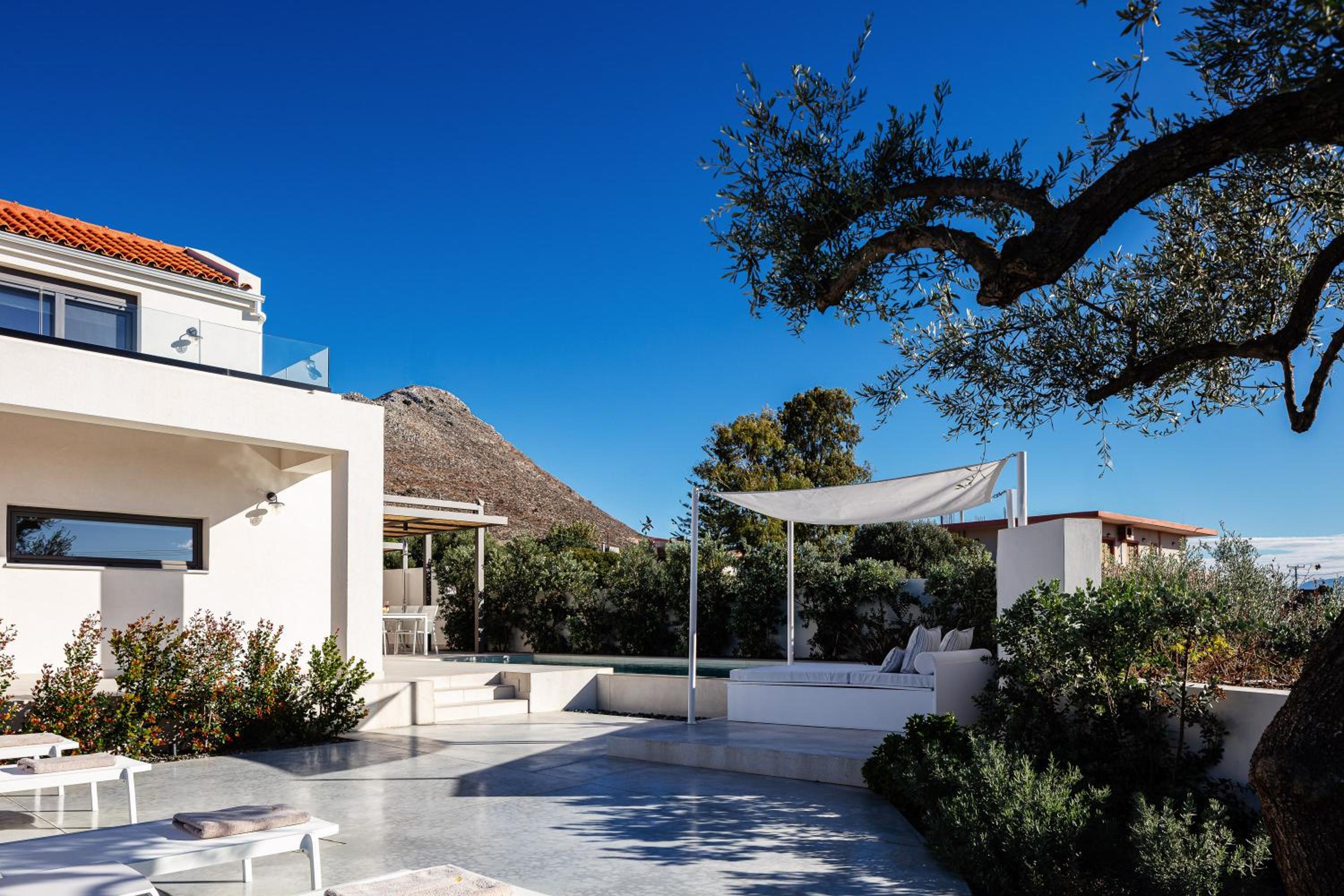 Villa Venetiko - Refined Minimalist Villa with Sunset Bliss by etouri
