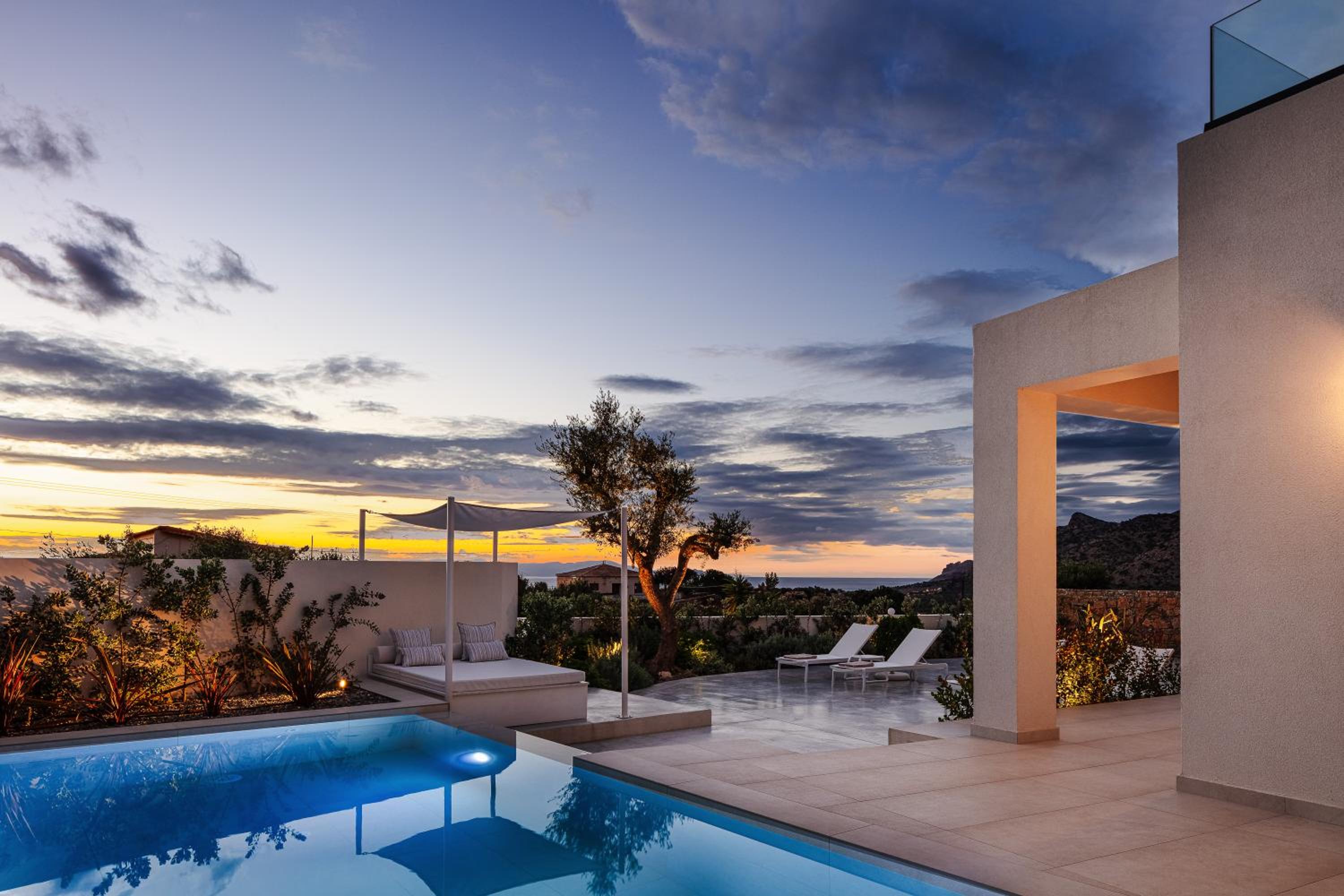 Villa Venetiko - Refined Minimalist Villa with Sunset Bliss by etouri