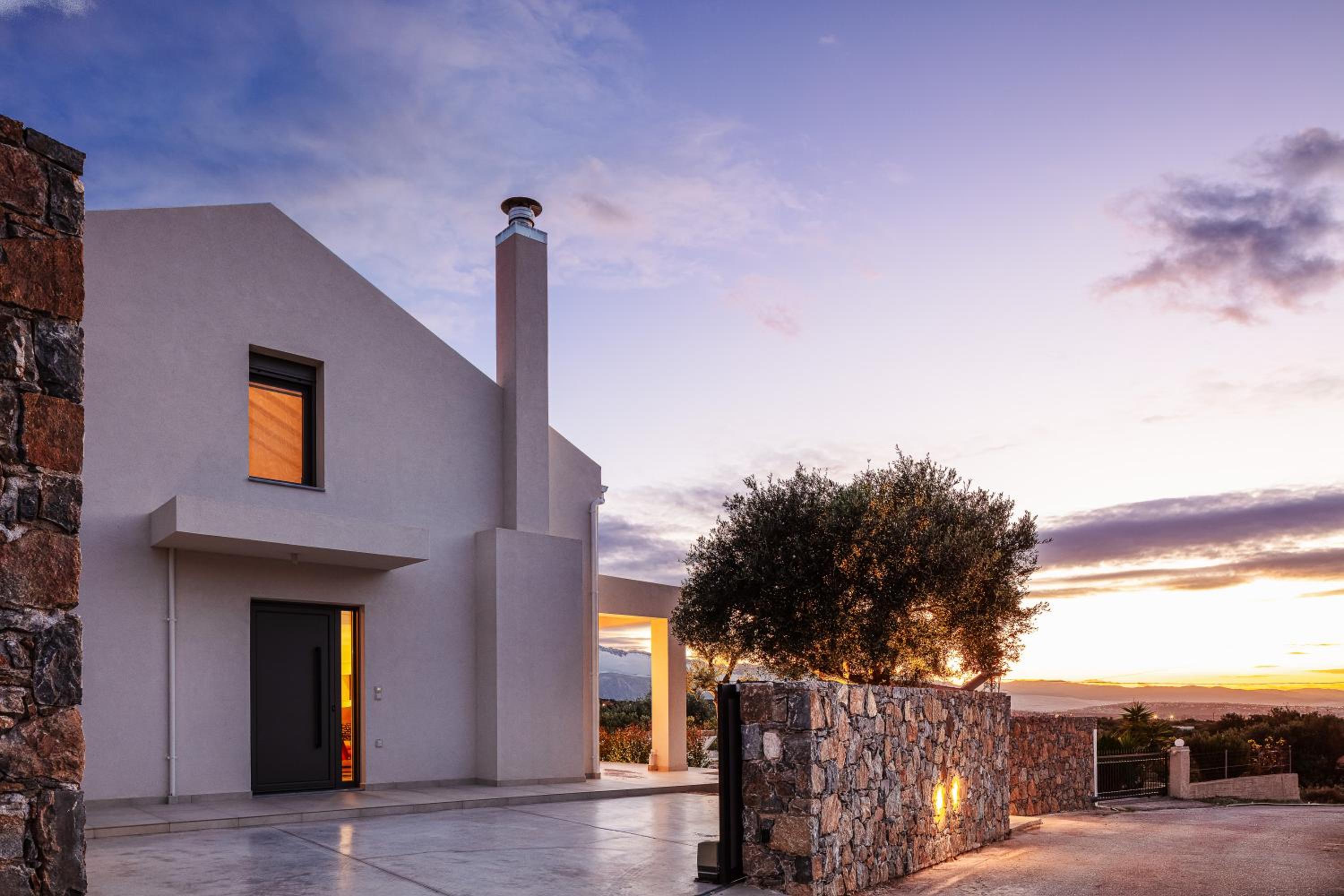 Villa Venetiko - Refined Minimalist Villa with Sunset Bliss by etouri