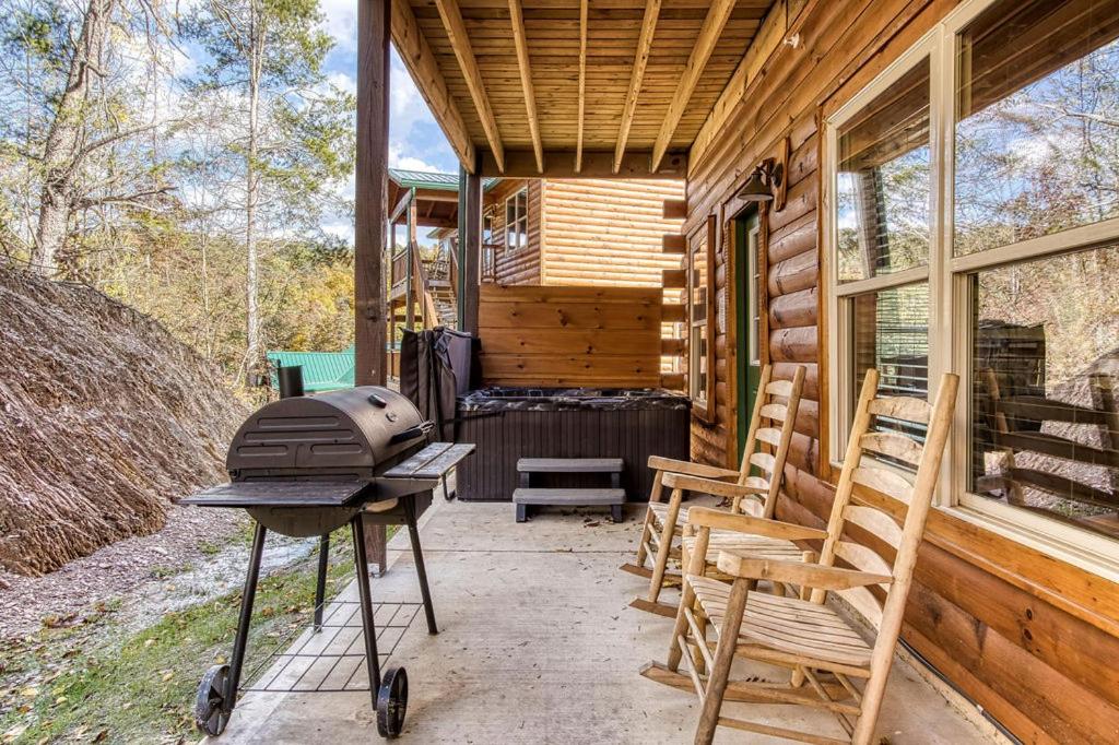 Pine Mountain Retreat, Hot Tub, Game Room, 560 FREE tickets each paid day!!!