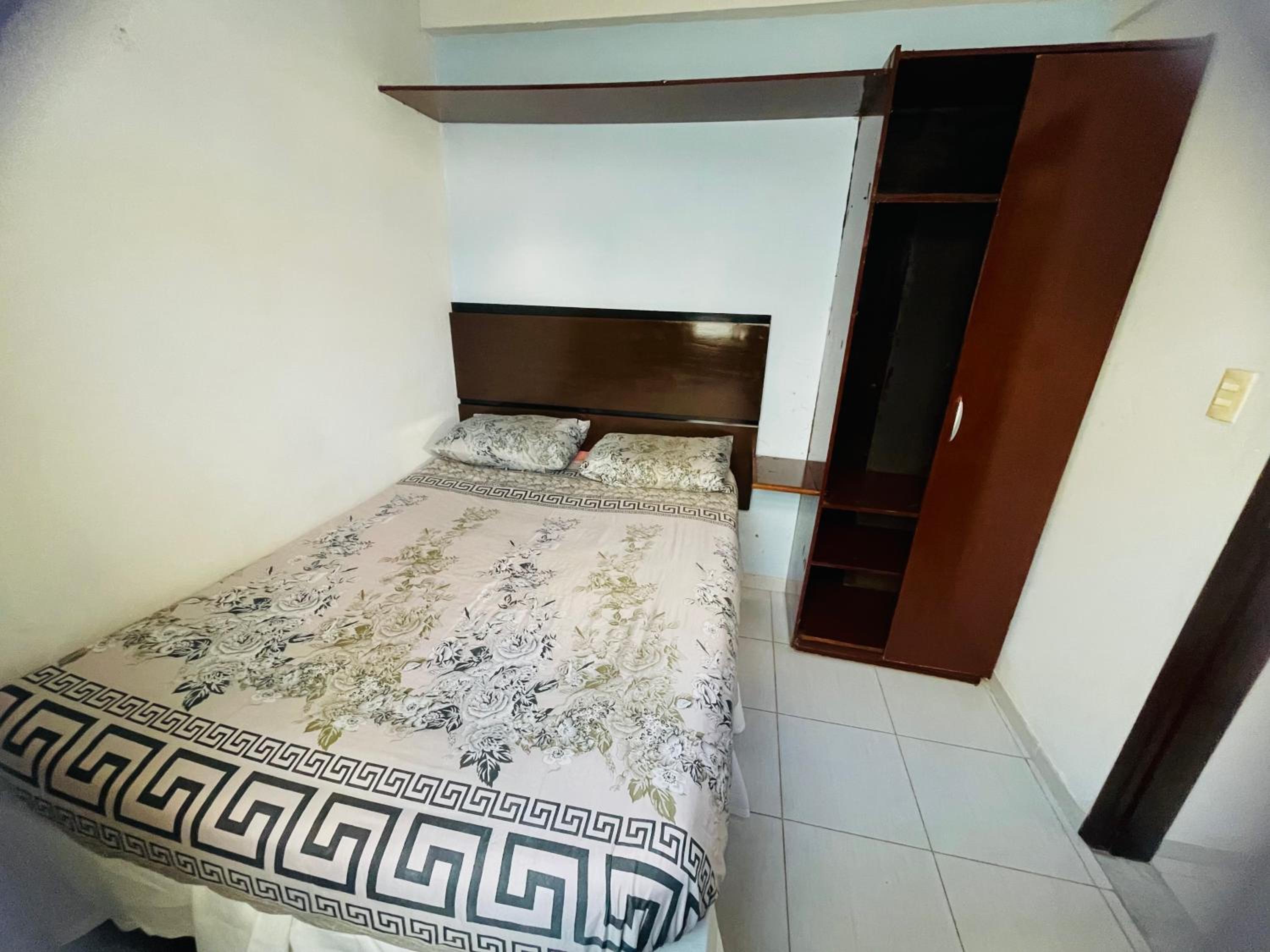 Quarto, sala, cozinha e banheiro - 2 minutos da praia do porto da barra - ar condicionado