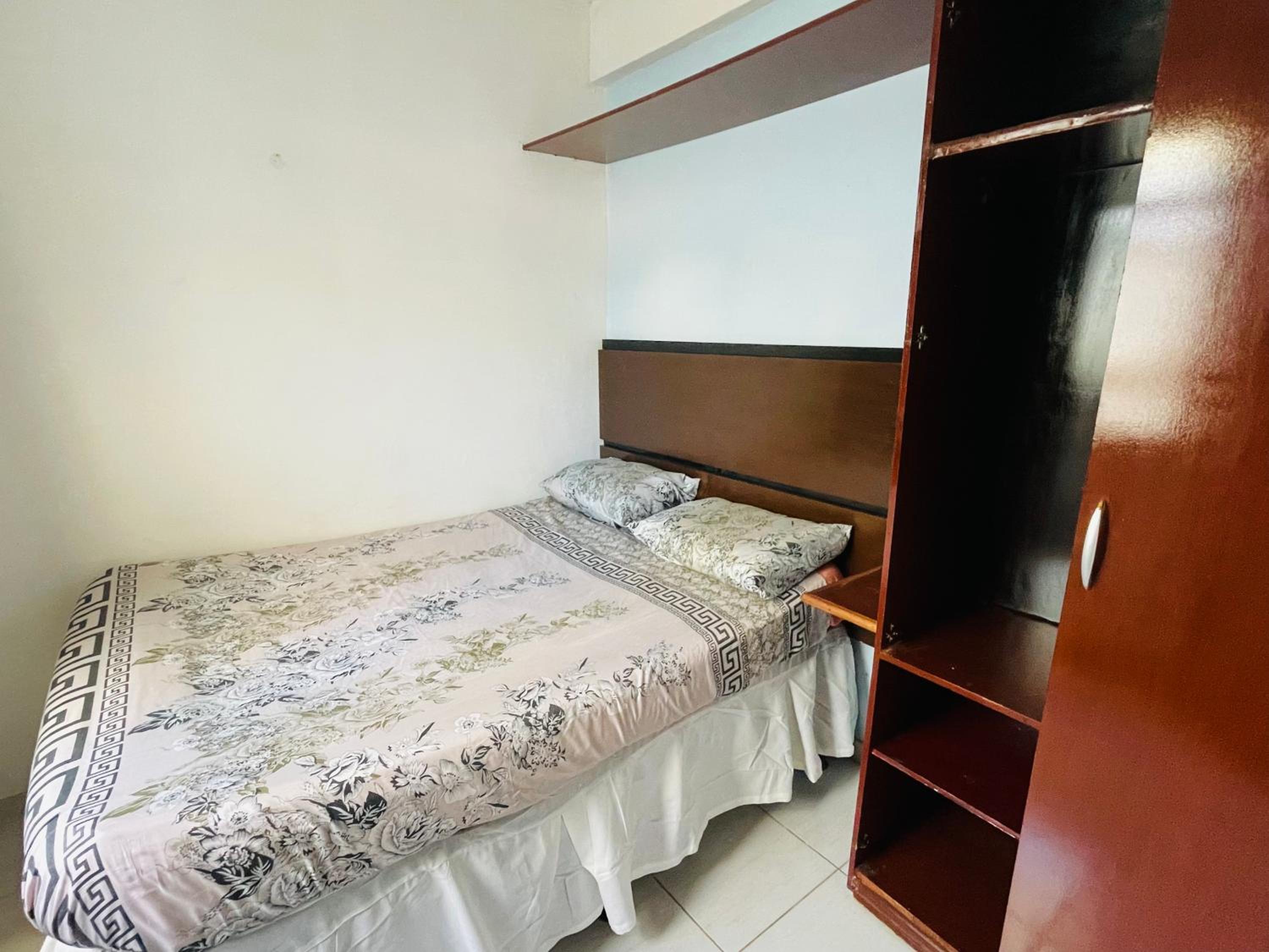 Quarto, sala, cozinha e banheiro - 2 minutos da praia do porto da barra - ar condicionado