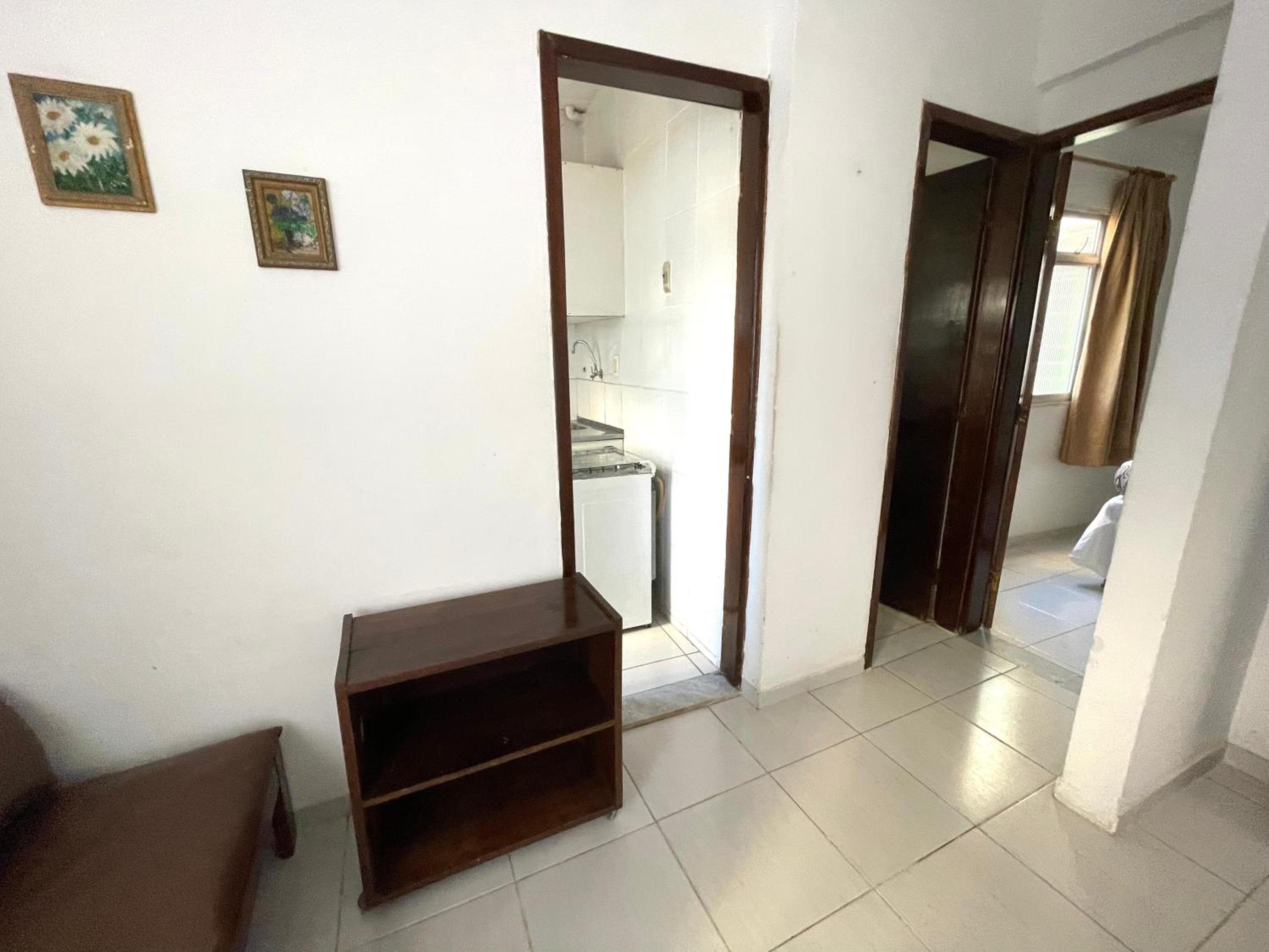 Quarto, sala, cozinha e banheiro - 2 minutos da praia do porto da barra - ar condicionado