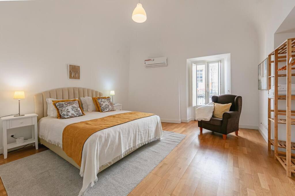 Home near Évora's main square with private terrace view 2