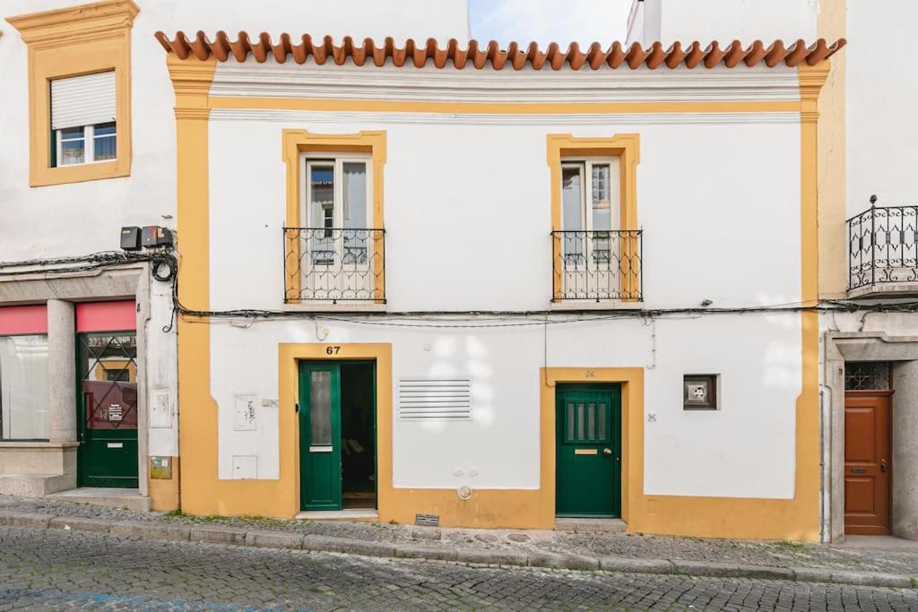 Hotel Home near Évora's main square with private terrace - Image 1