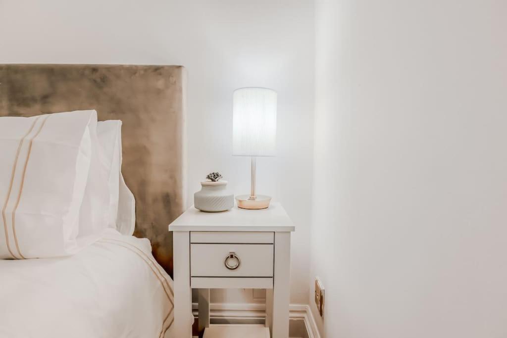 2 bed chic vintage flat at Bayswater