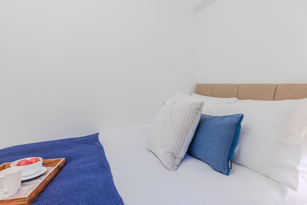 2 bed chic vintage flat at Bayswater