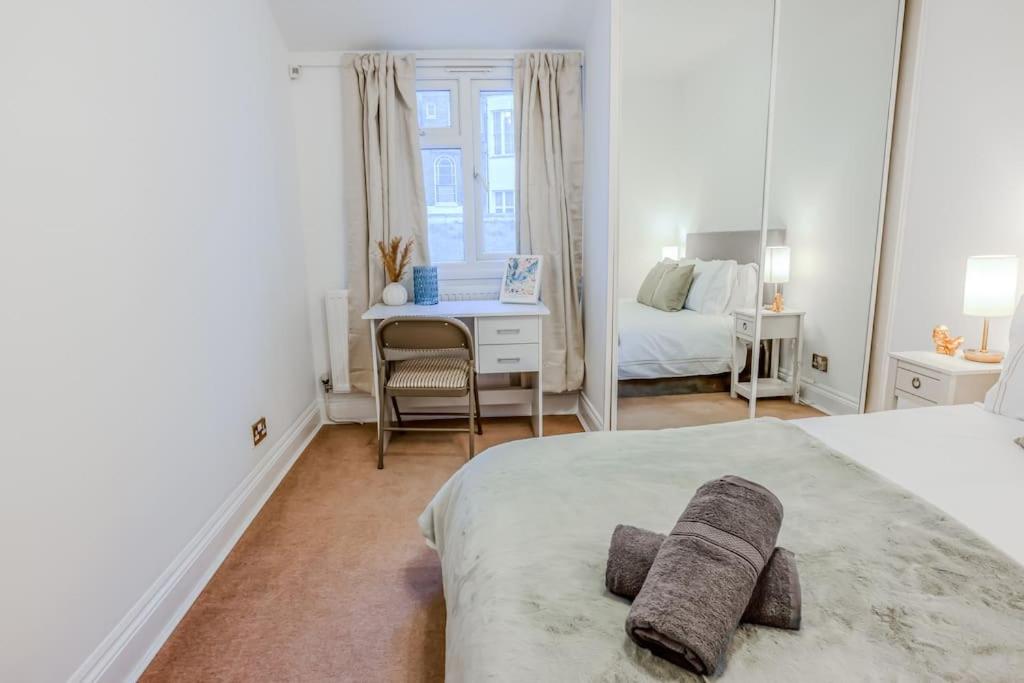 2 bed chic vintage flat at Bayswater