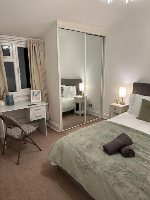 2 bed chic vintage flat at Bayswater