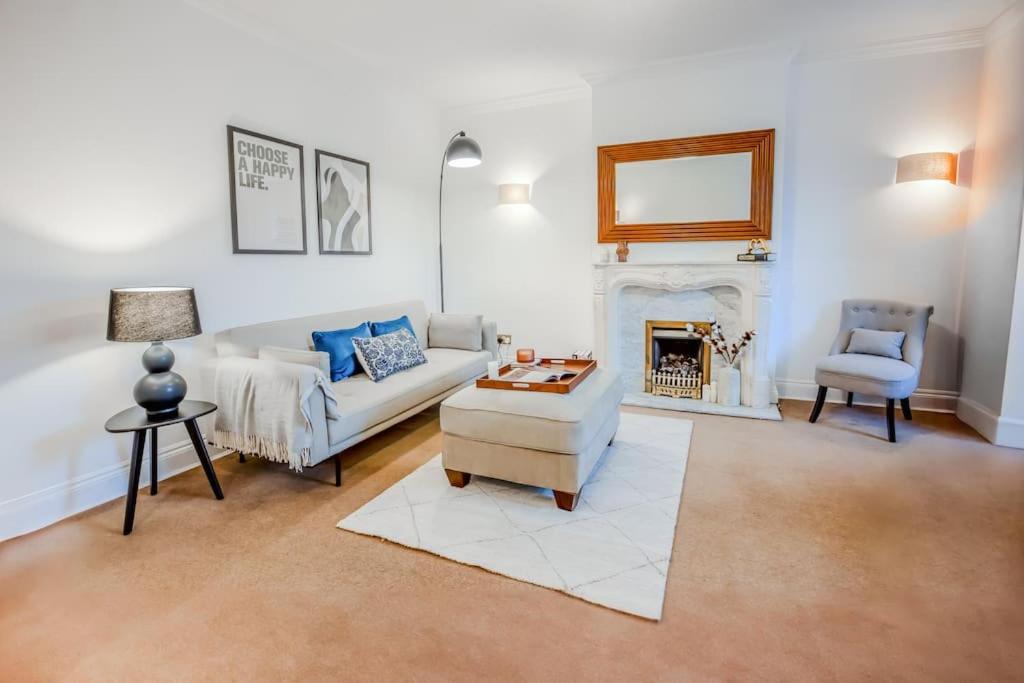 2 bed chic vintage flat at Bayswater