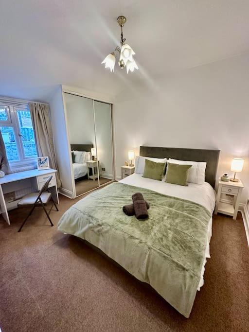 2 bed chic vintage flat at Bayswater