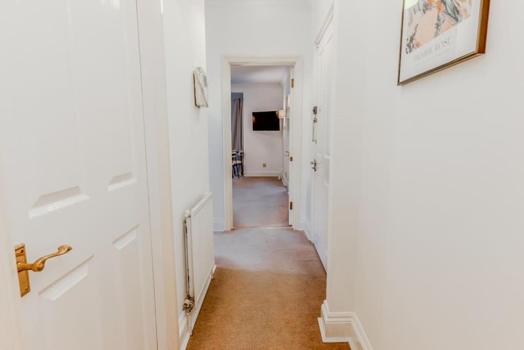 2 bed chic vintage flat at Bayswater