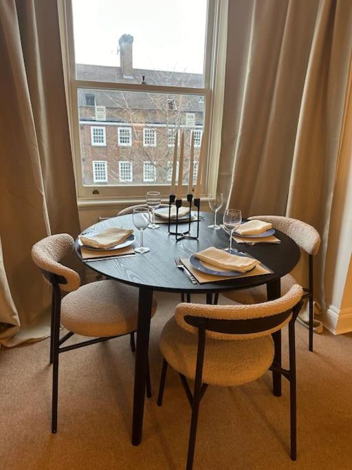 2 bed chic vintage flat at Bayswater
