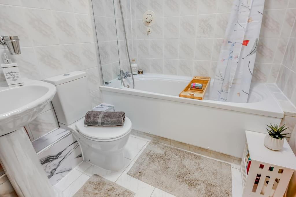 2 bed chic vintage flat at Bayswater