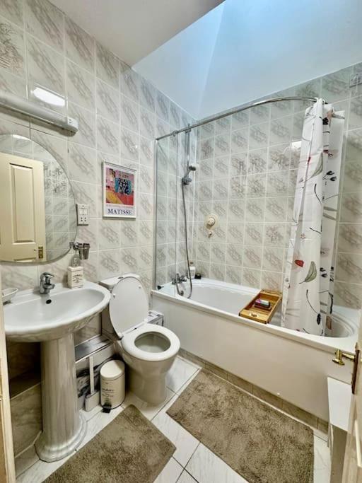 2 bed chic vintage flat at Bayswater