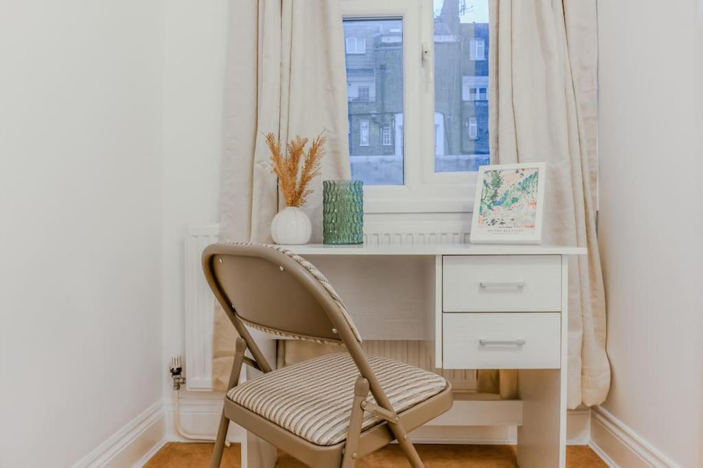 2 bed chic vintage flat at Bayswater