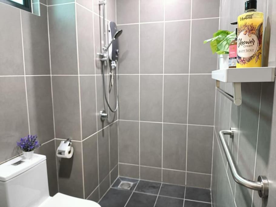 Greenfield Residence at Sunway 3R2B by Convivial Staycation B03 view 3