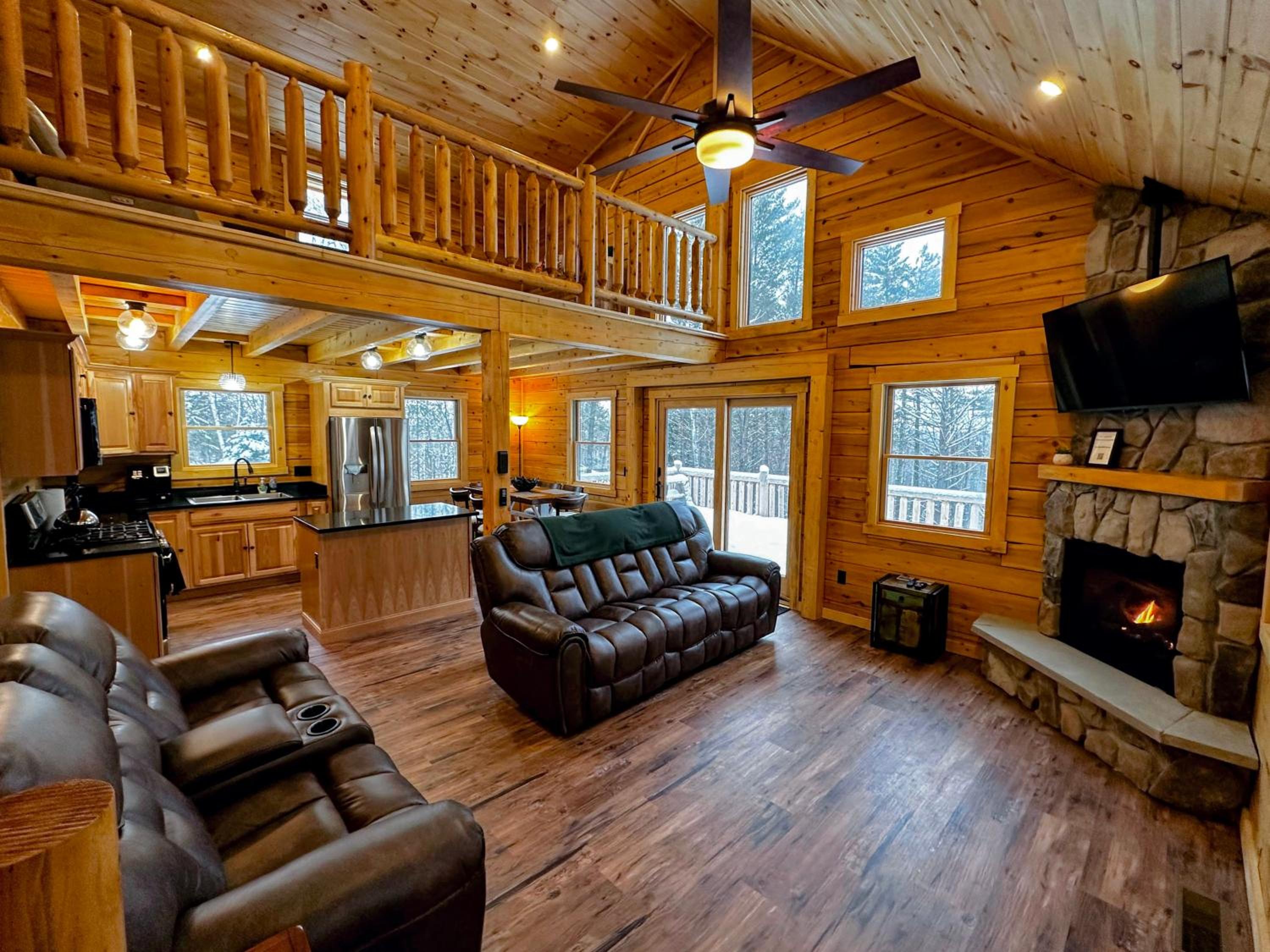 31R Brand new log home on quiet side street in Bethlehem, close to Main Street! 20 min to skiing view 2