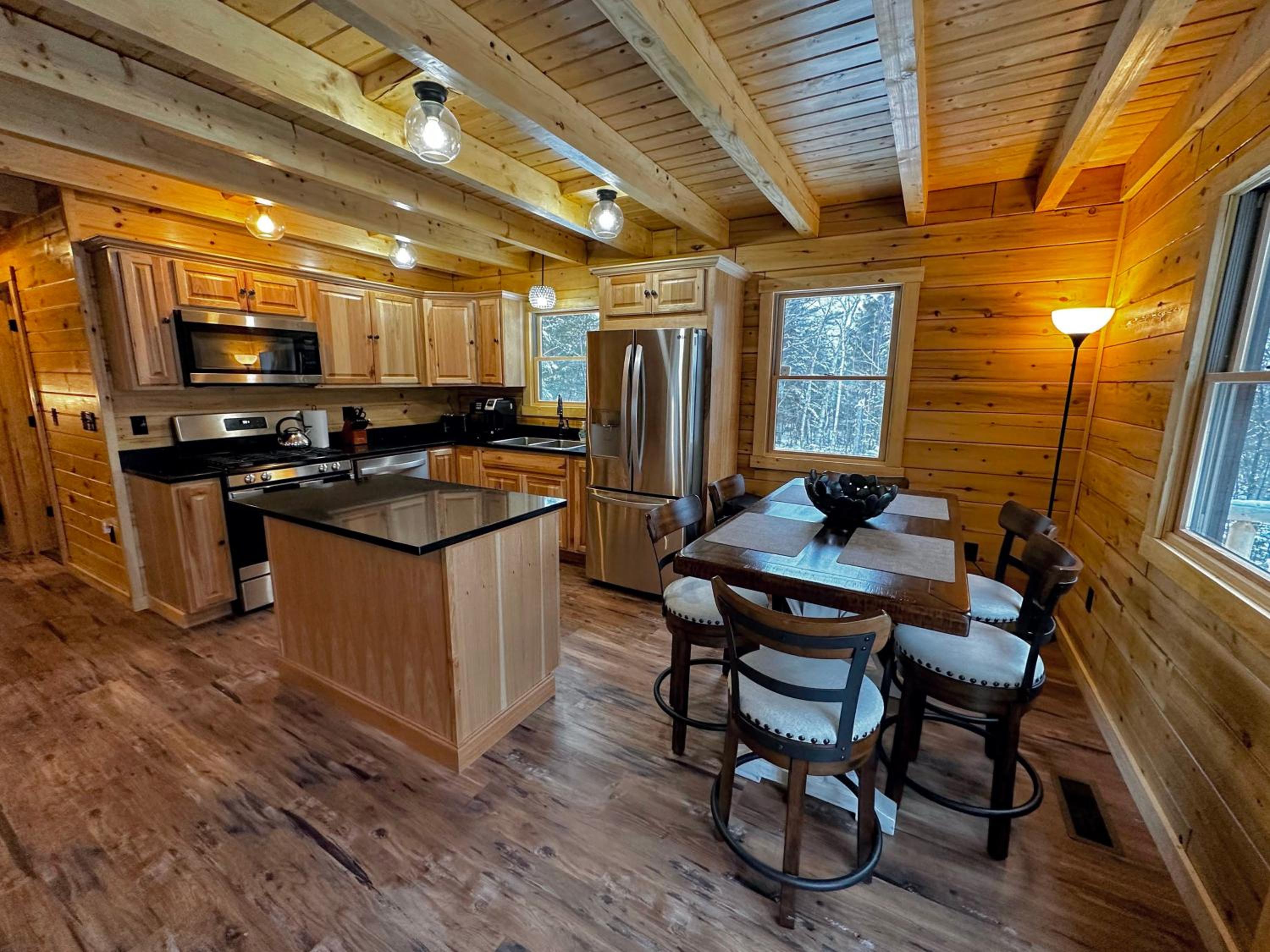 31R Brand new log home on quiet side street in Bethlehem, close to Main Street! 20 min to skiing view 5